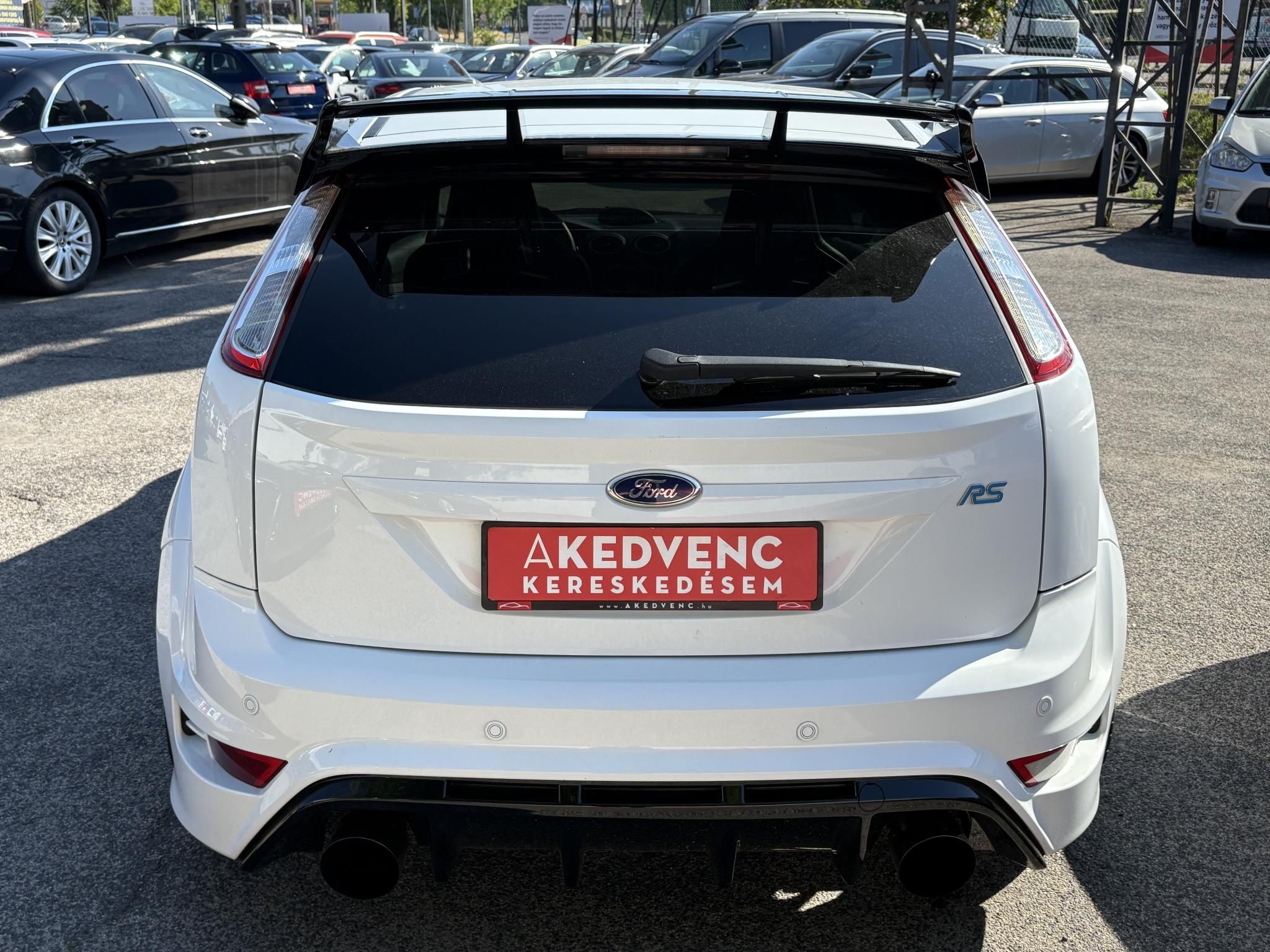 FORD FOCUS RS 2.5 T Értékes kiegészítőkkel