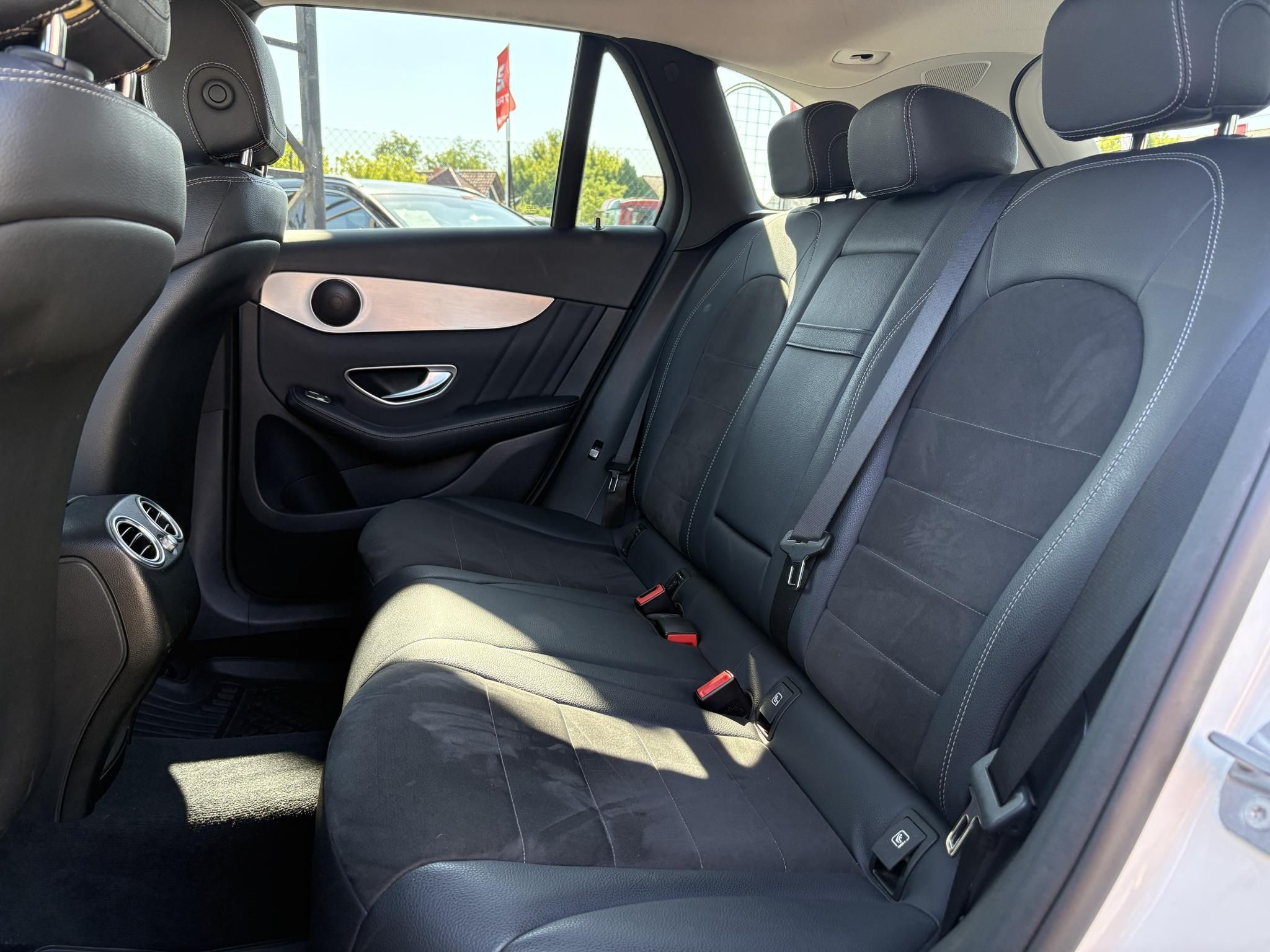 MERCEDES-BENZ GLC 220 d 4Matic 9G-TRONIC AMG csomag. LED Távtartó Head-Up Navi 360 kamera Bluetooth Megkímélt!