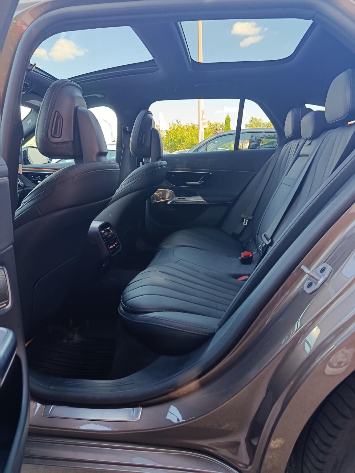 MERCEDES-BENZ E 300 e T 9G-TRONIC Plug-in hybrid 4D Burmester hifi 3DX2 kijelző Panorámatető Masszázs ülések 4X!