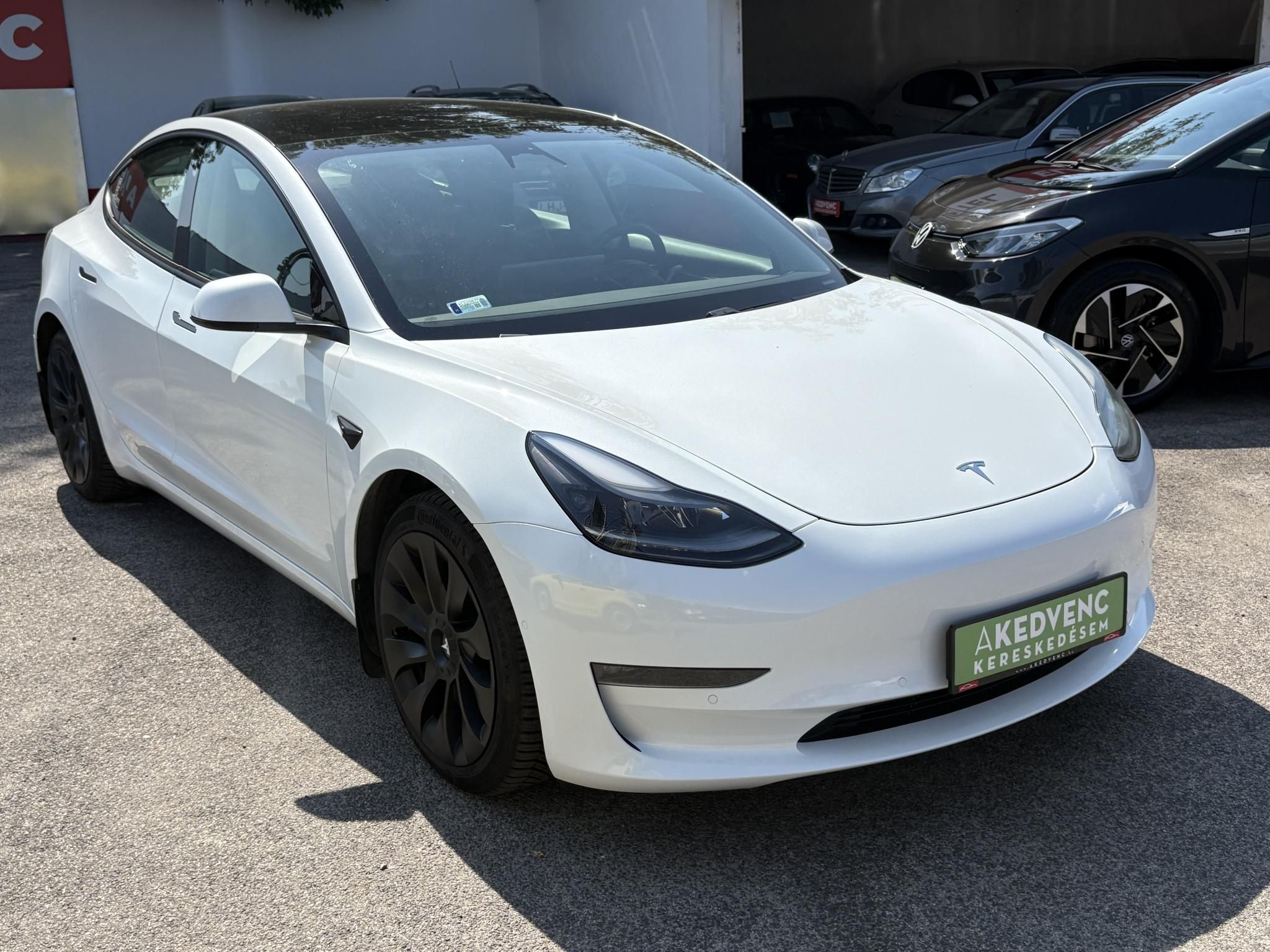 TESLA MODEL 3 Long Range AWD (Automata) 500km-es hatótáv. mátrix LED. garanciális. hőszívattyú. 4 évszakos gumik!