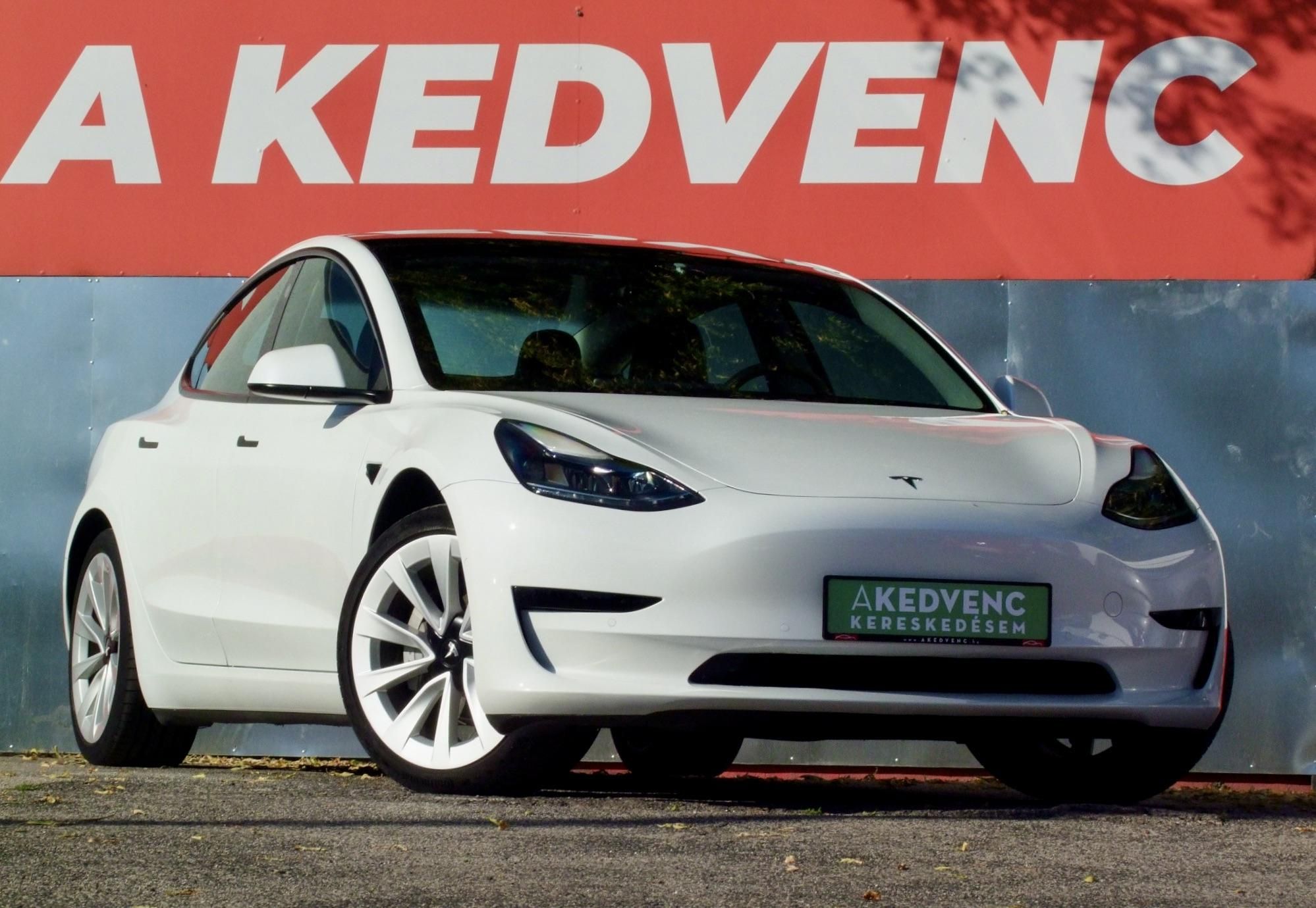 TESLA MODEL 3 Standard Range Plus Aut 62e km. mátrix LED. hőszivattyú. garanciális. premium hifi!