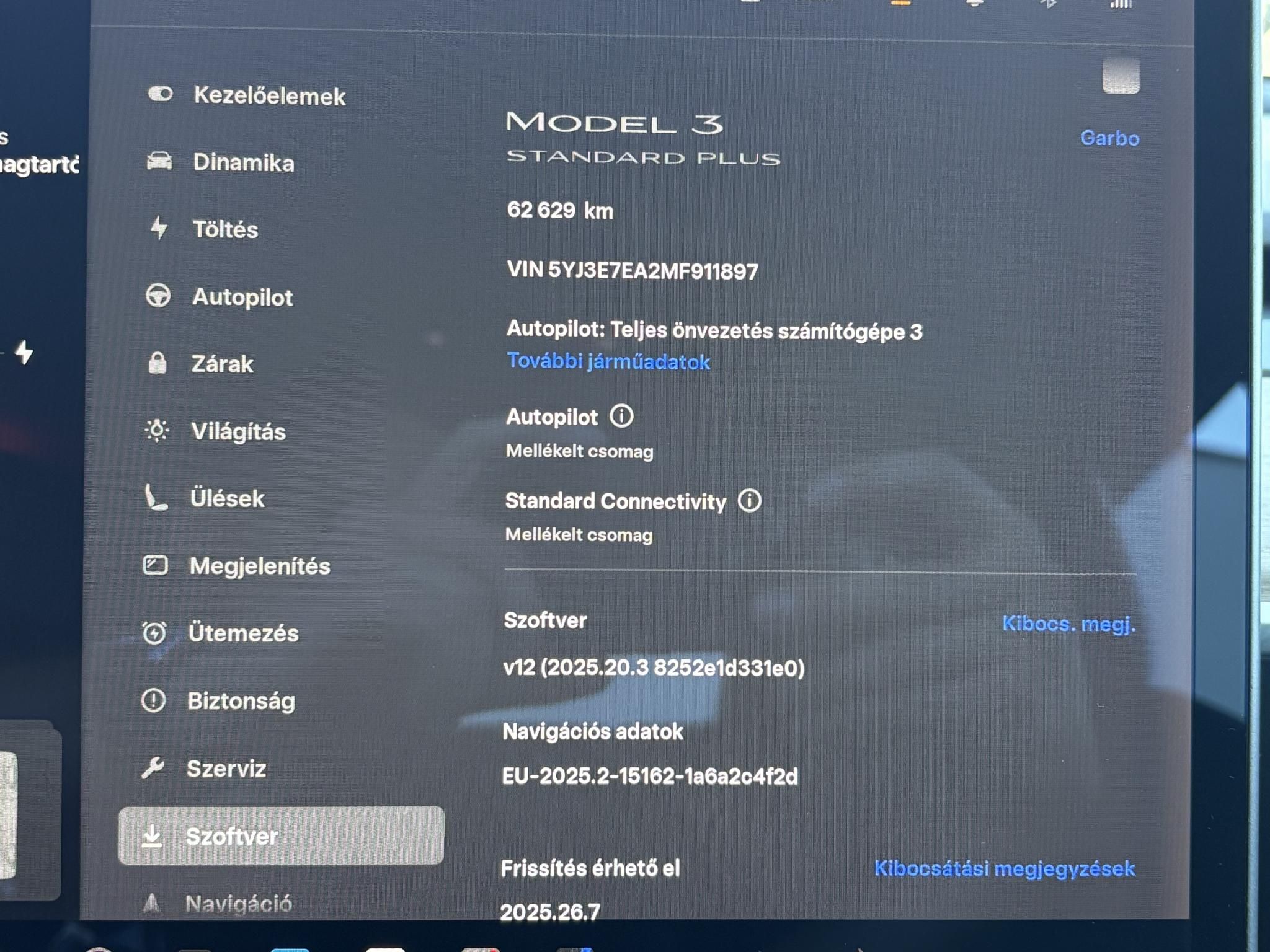 TESLA MODEL 3 Standard Range Plus Aut 62e km. mátrix LED. hőszivattyú. garanciális. premium hifi!