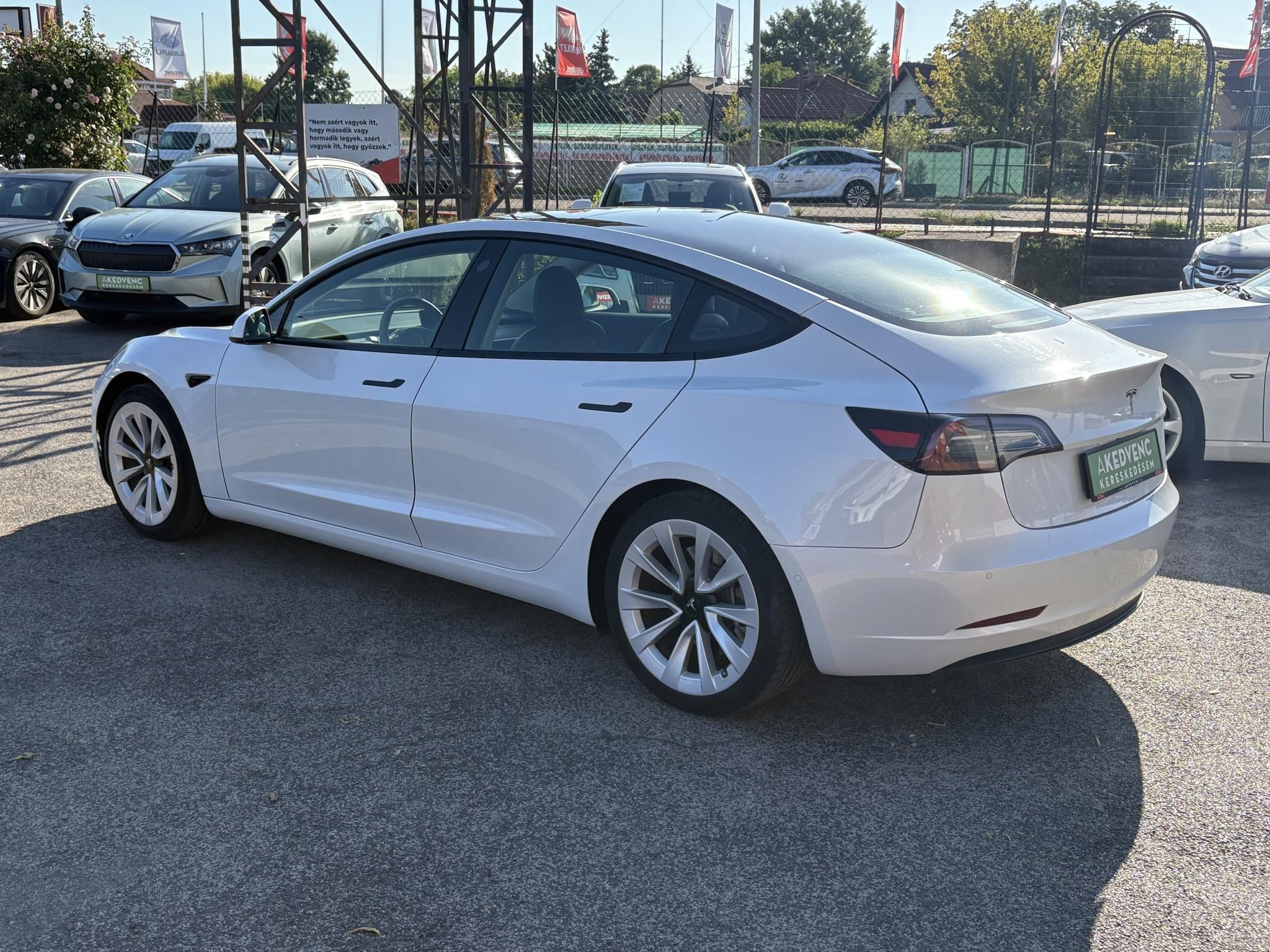 TESLA MODEL 3 Standard Range Plus Aut 62e km. mátrix LED. hőszivattyú. garanciális. premium hifi!