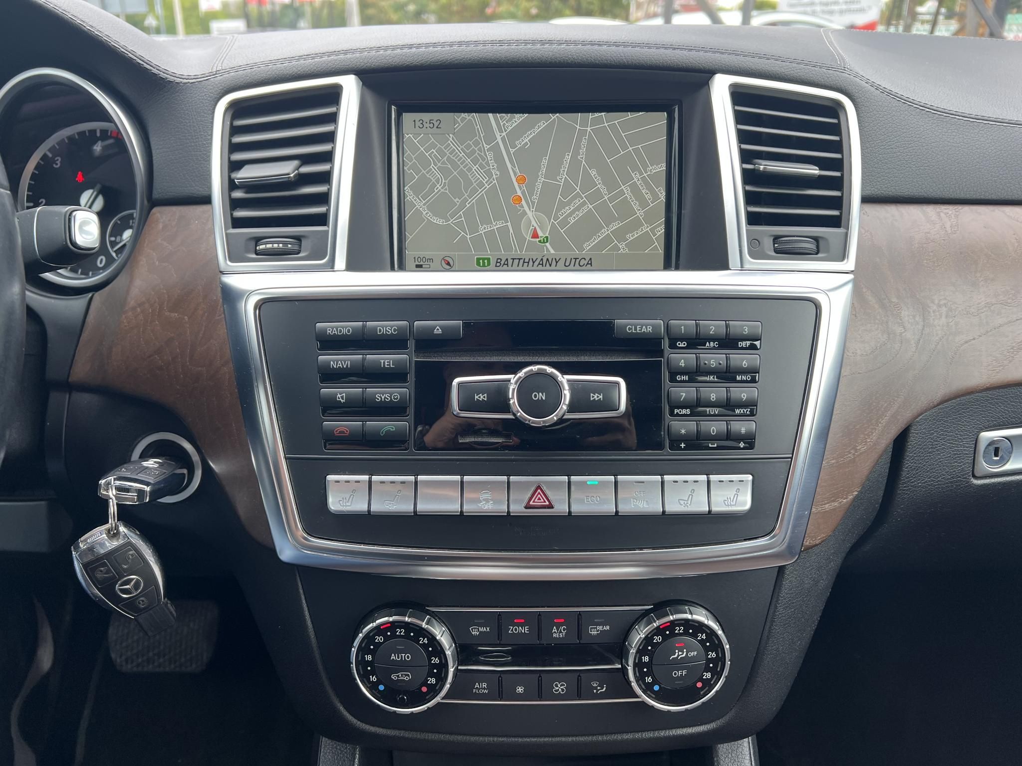 MERCEDES-BENZ GL 350 BlueTEC 4Matic (Automata) (7 személyes ) Magyarországi. AMG-csomag. Új légrugók!