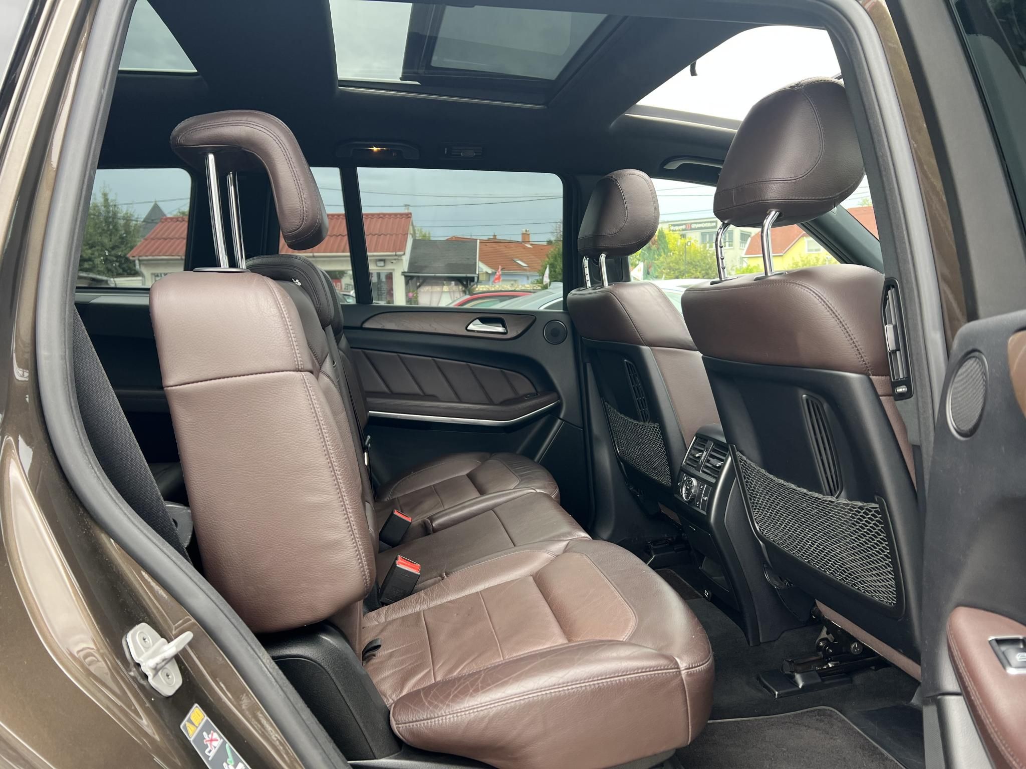 MERCEDES-BENZ GL 350 BlueTEC 4Matic (Automata) (7 személyes ) Magyarországi. AMG-csomag. Új légrugók!