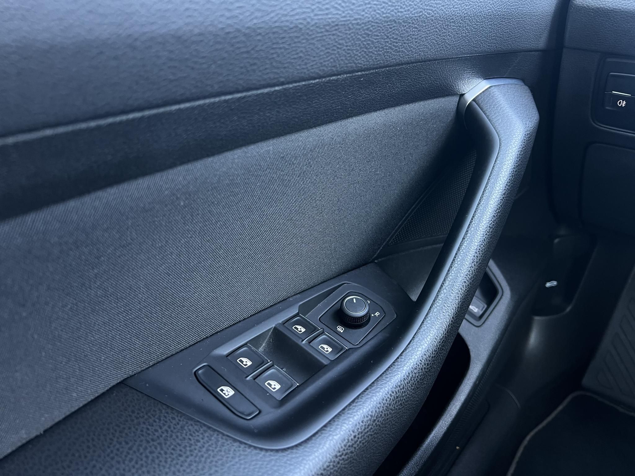 VOLKSWAGEN PASSAT VIII Variant 1.4 TSI GTE Plug-In-Hybrid DSG 97e km. LED Távtartó Carplay Ülésfűtés Kamera 2 töltőkábel!