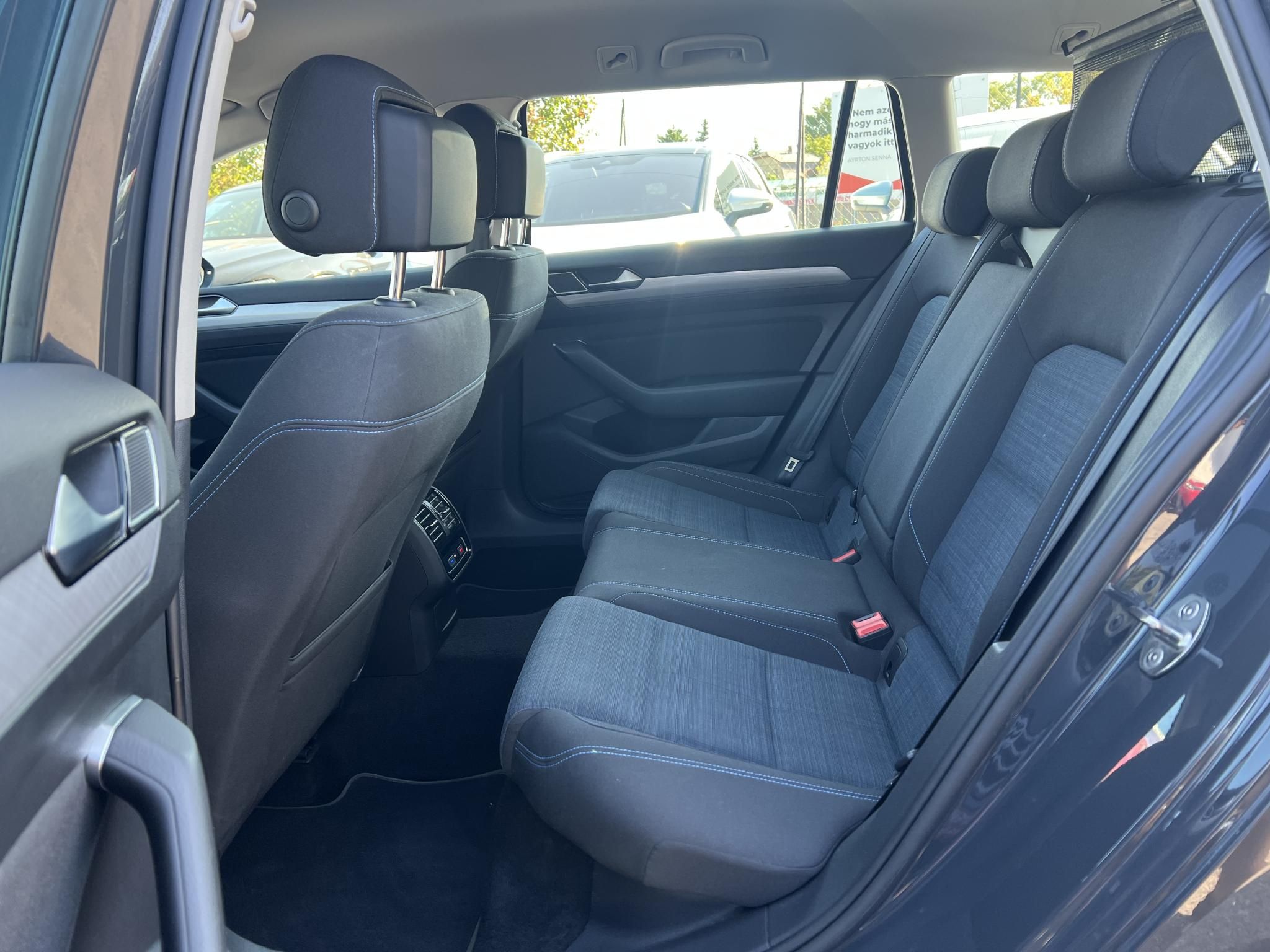 VOLKSWAGEN PASSAT VIII Variant 1.4 TSI GTE Plug-In-Hybrid DSG 97e km. LED Távtartó Carplay Ülésfűtés Kamera 2 töltőkábel!