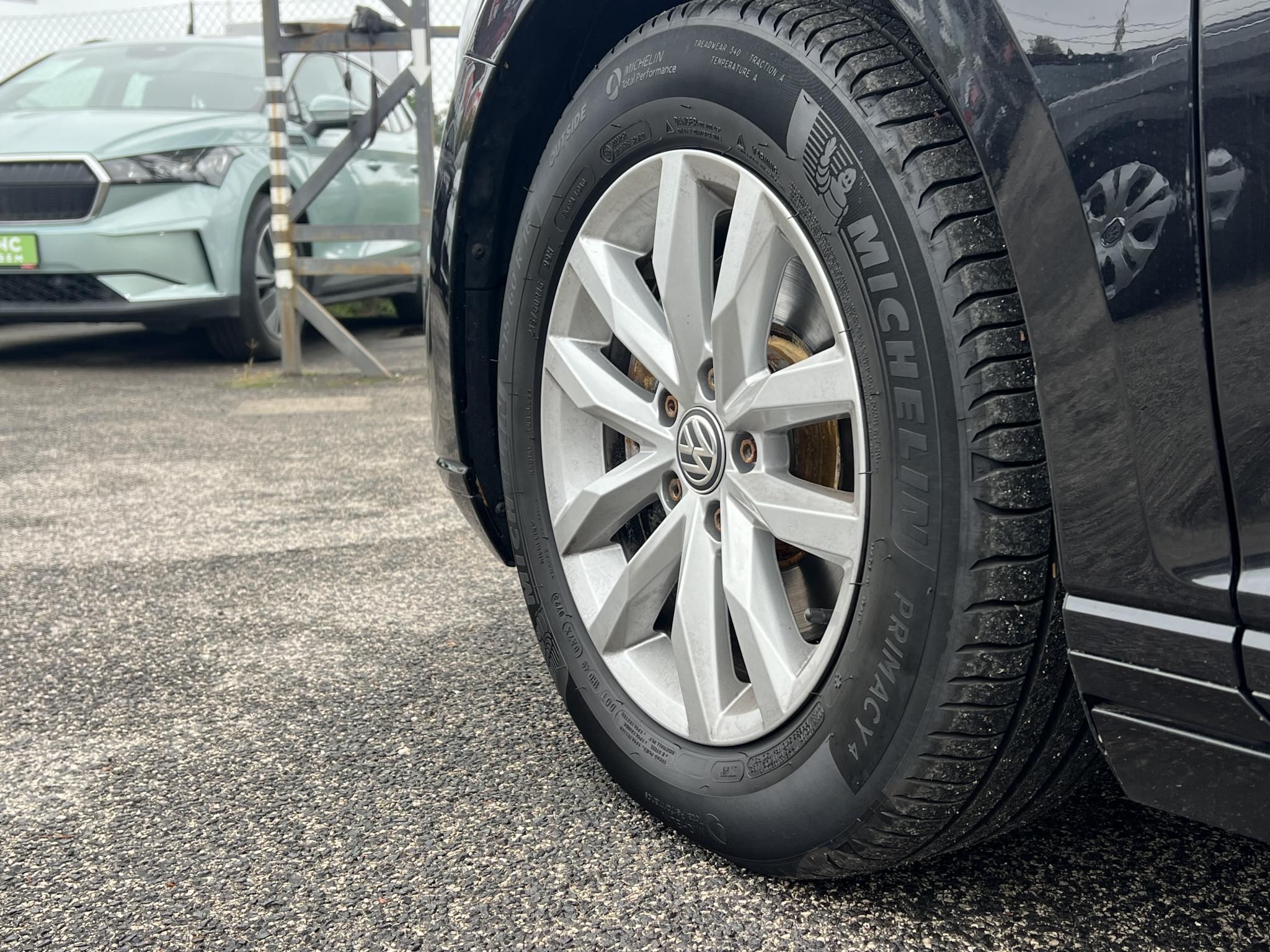 VOLKSWAGEN PASSAT VIII Variant 2.0 TDI SCR Business DSG Végig márkaszervizelt. LED Távtartó Ülésfűtés Navi Bluetooth MEGKÍMÉLT állapot!