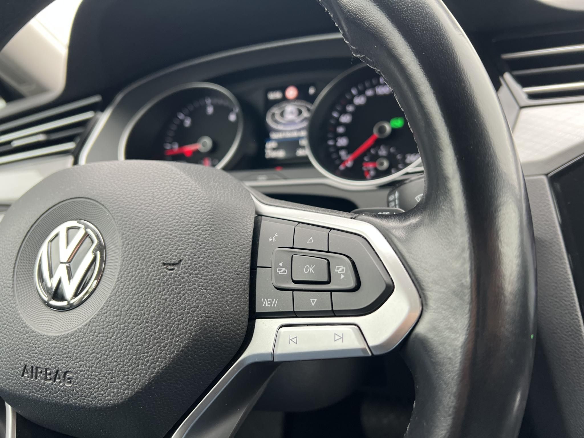 VOLKSWAGEN PASSAT VIII Variant 2.0 TDI SCR Business DSG Végig márkaszervizelt. LED Távtartó Ülésfűtés Navi Bluetooth MEGKÍMÉLT állapot!