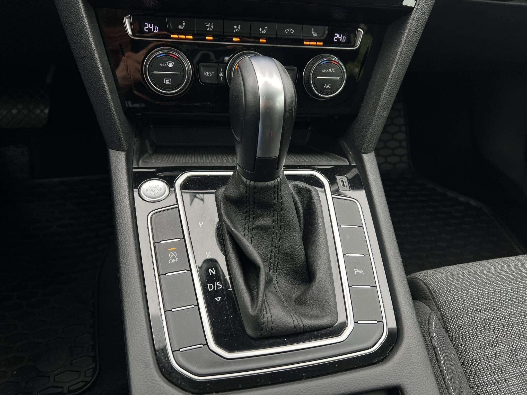 VOLKSWAGEN PASSAT VIII Variant 2.0 TDI SCR Business DSG Végig márkaszervizelt. LED Távtartó Ülésfűtés Navi Bluetooth MEGKÍMÉLT állapot!