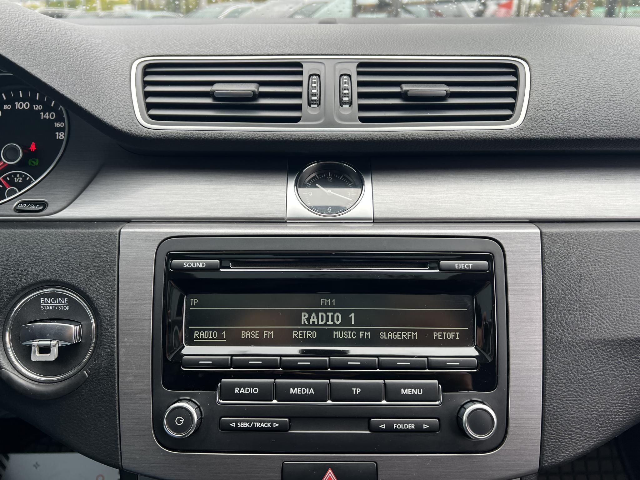 VOLKSWAGEN PASSAT VII Variant 1.6 CR TDI Comfortline BMT DSG M.o.-i. Panorámatető Tempomat Ülésfűtés Bluetooth Vezérlés cserélve!