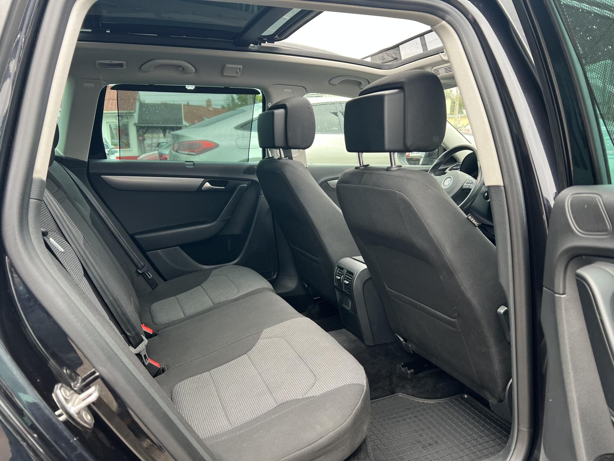 VOLKSWAGEN PASSAT VII Variant 1.6 CR TDI Comfortline BMT DSG M.o.-i. Panorámatető Tempomat Ülésfűtés Bluetooth Vezérlés cserélve!