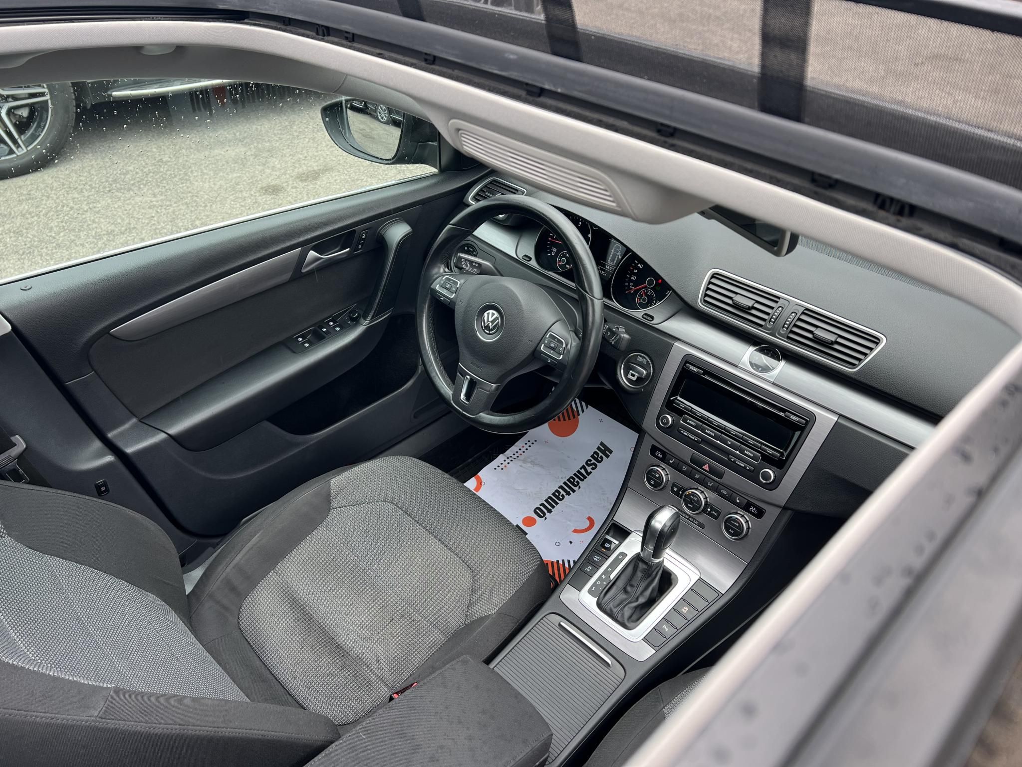 VOLKSWAGEN PASSAT VII Variant 1.6 CR TDI Comfortline BMT DSG M.o.-i. Panorámatető Tempomat Ülésfűtés Bluetooth Vezérlés cserélve!