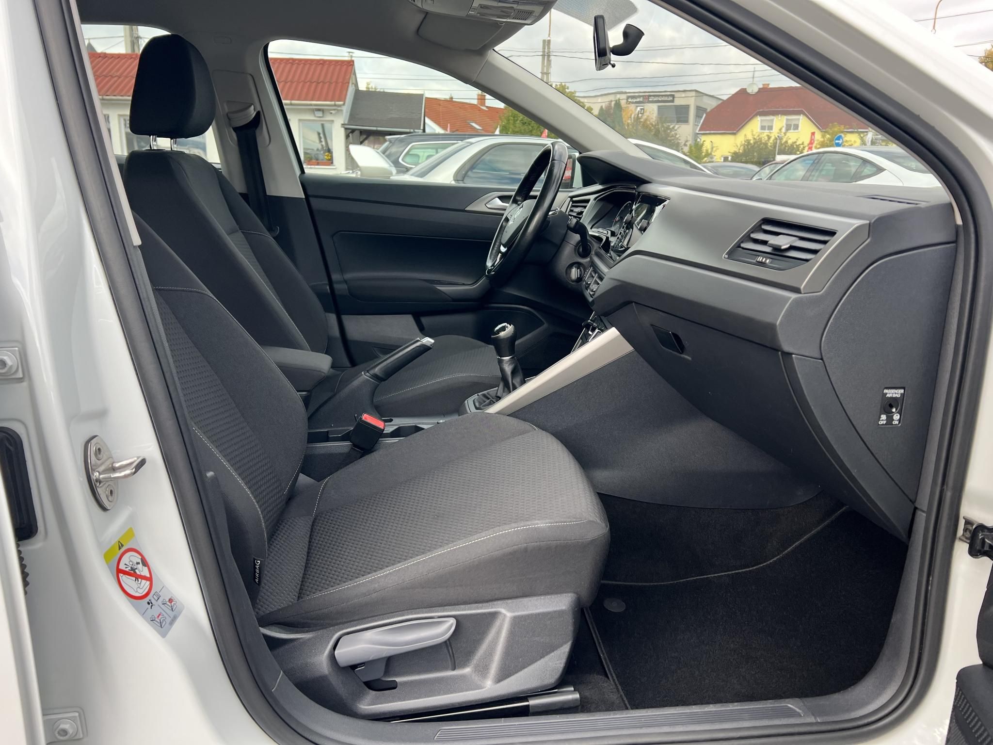 VOLKSWAGEN POLO VI 1.6 TDI SCR Comfortline Klíma Tempomat Navi Bluetooth 4 évszakos gumik!