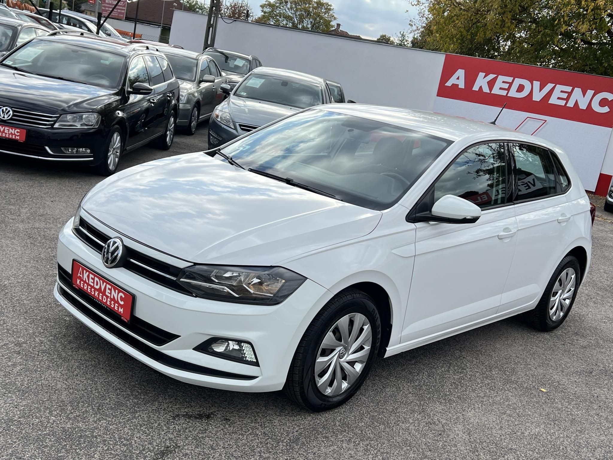 VOLKSWAGEN POLO VI 1.6 TDI SCR Comfortline Klíma Tempomat Navi Bluetooth 4 évszakos gumik!