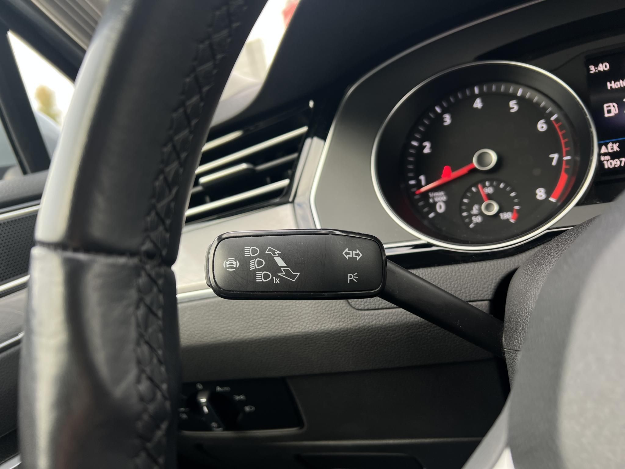 VOLKSWAGEN PASSAT VIII Variant 1.5 TSI ACT Business DSG 109e km. LED Távtartó Kamera Navi Ülésfűtés Bluetooth Téli-nyári kerék!