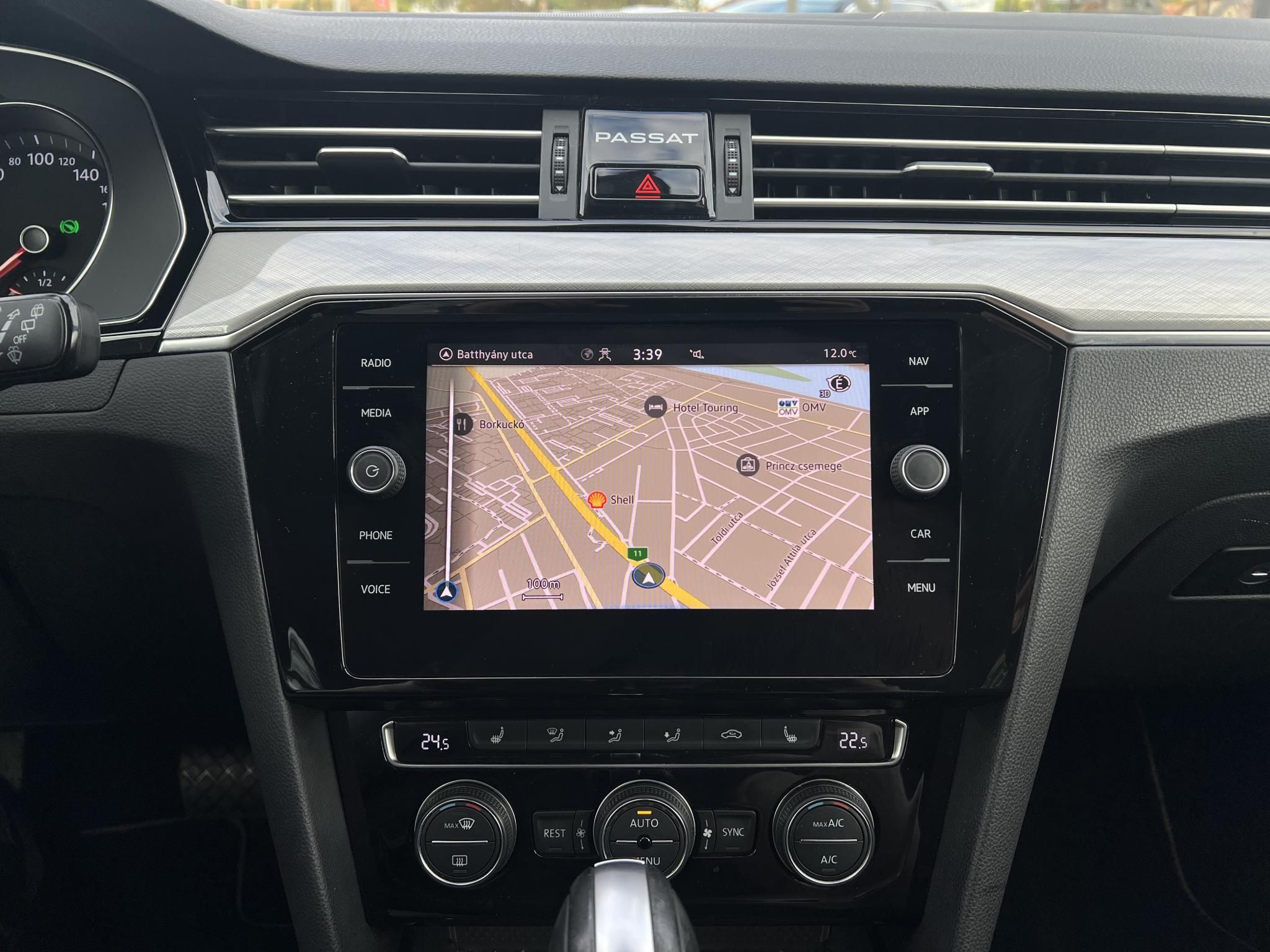 VOLKSWAGEN PASSAT VIII Variant 1.5 TSI ACT Business DSG 109e km. LED Távtartó Kamera Navi Ülésfűtés Bluetooth Téli-nyári kerék!