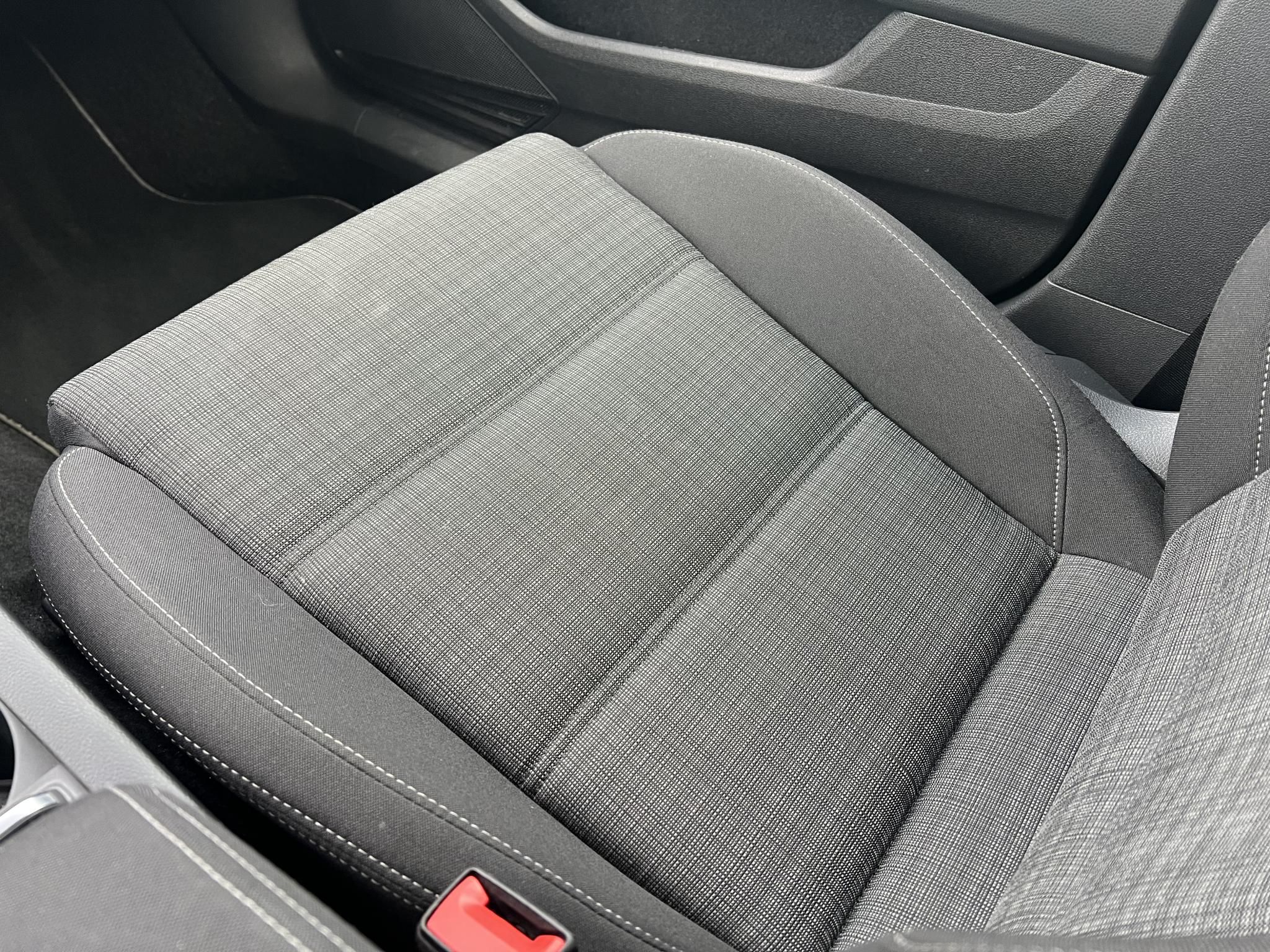 VOLKSWAGEN PASSAT VIII Variant 1.5 TSI ACT Business DSG 109e km. LED Távtartó Kamera Navi Ülésfűtés Bluetooth Téli-nyári kerék!