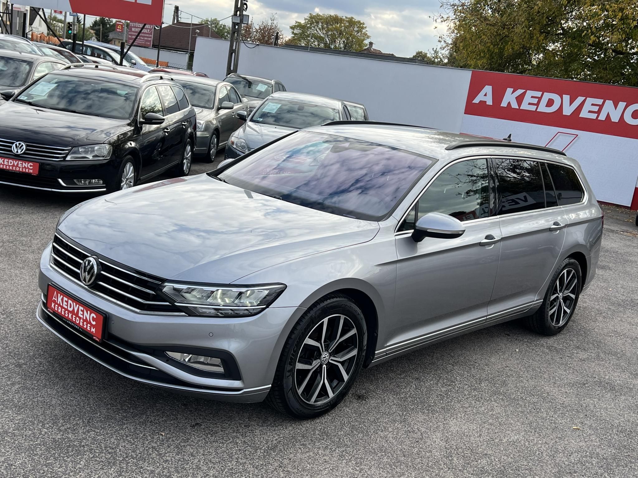 VOLKSWAGEN PASSAT VIII Variant 1.5 TSI ACT Business DSG 109e km. LED Távtartó Kamera Navi Ülésfűtés Bluetooth Téli-nyári kerék!