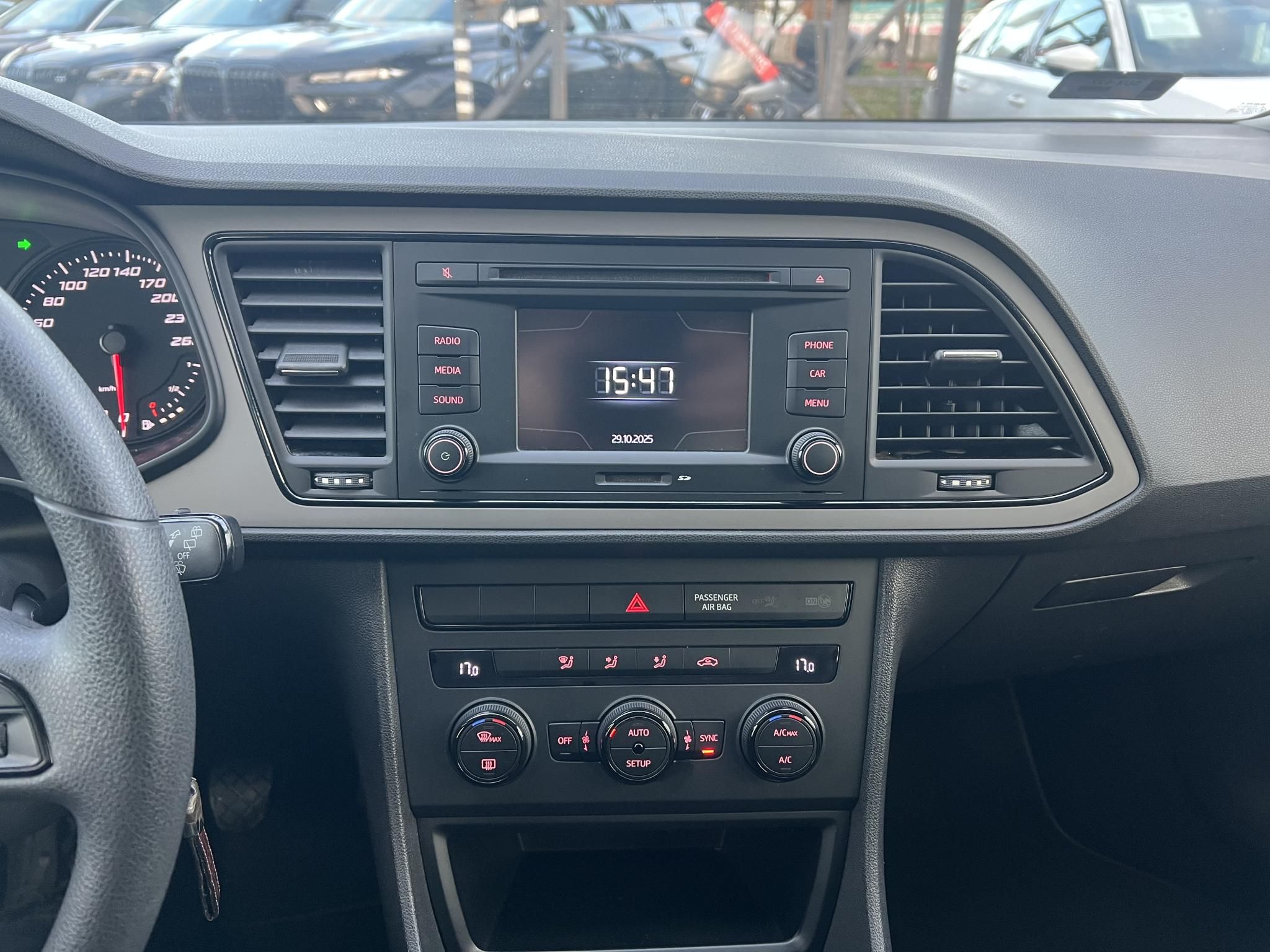 SEAT LEON 1.2 TSi Reference Tempomat Digitklíma Bluetooth Tolatóradar!