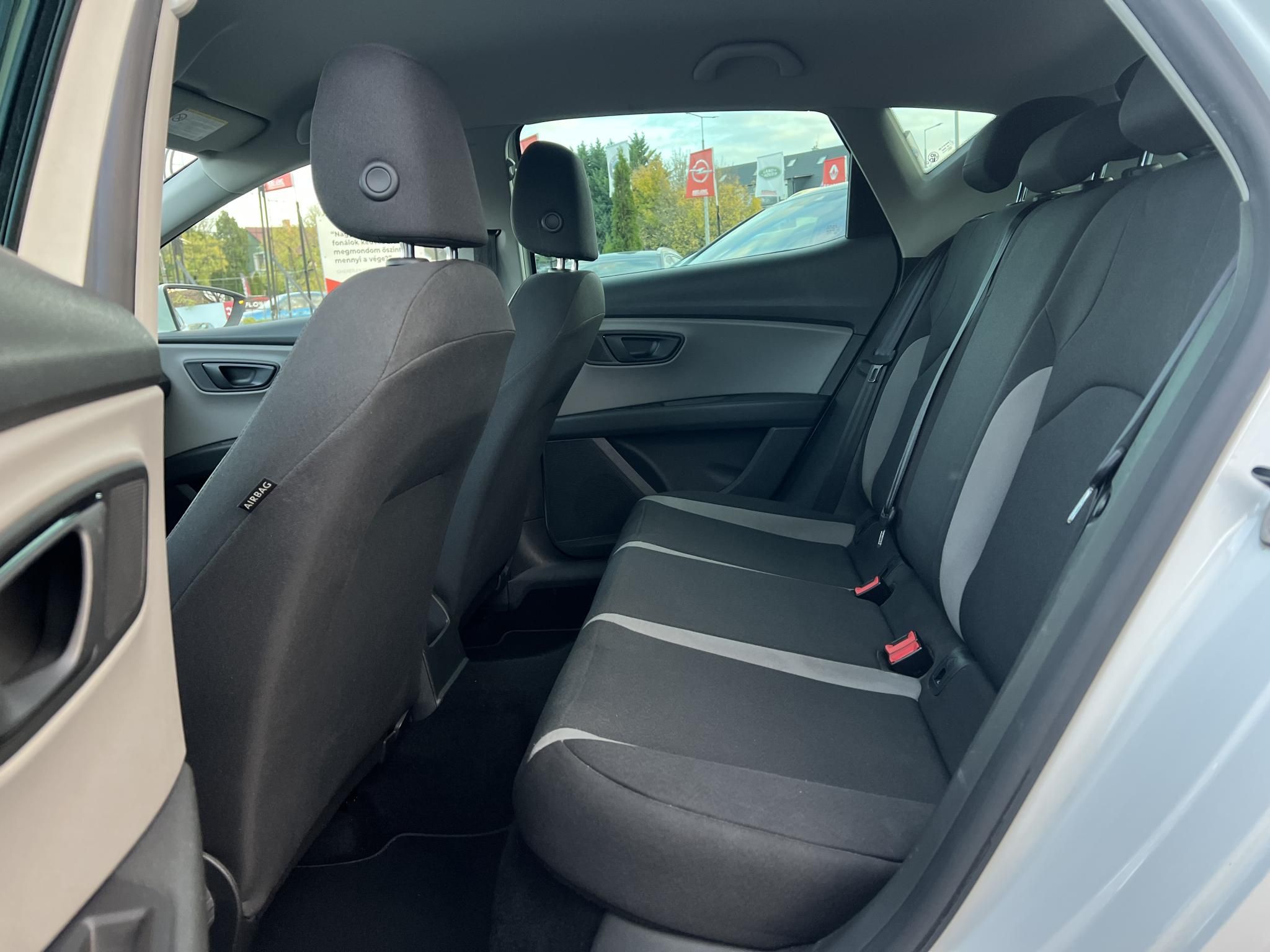 SEAT LEON 1.2 TSi Reference Tempomat Digitklíma Bluetooth Tolatóradar!