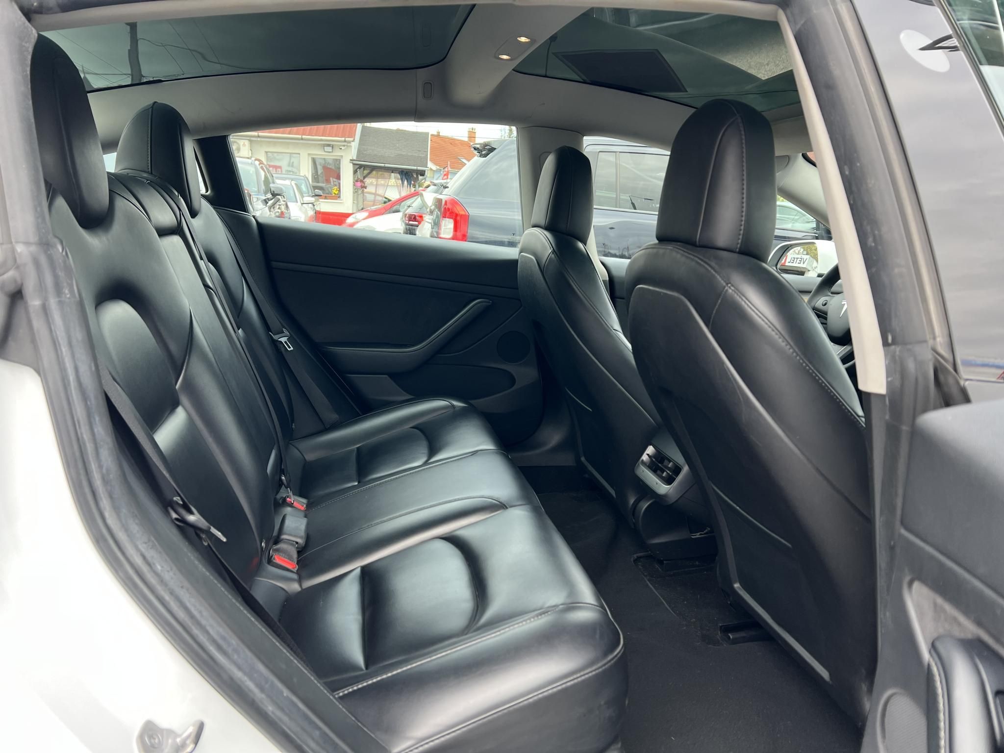 TESLA MODEL 3 Long Range AWD (Automata) FACELIFT. hőszivattyú. premium hifi. mátrix LED!