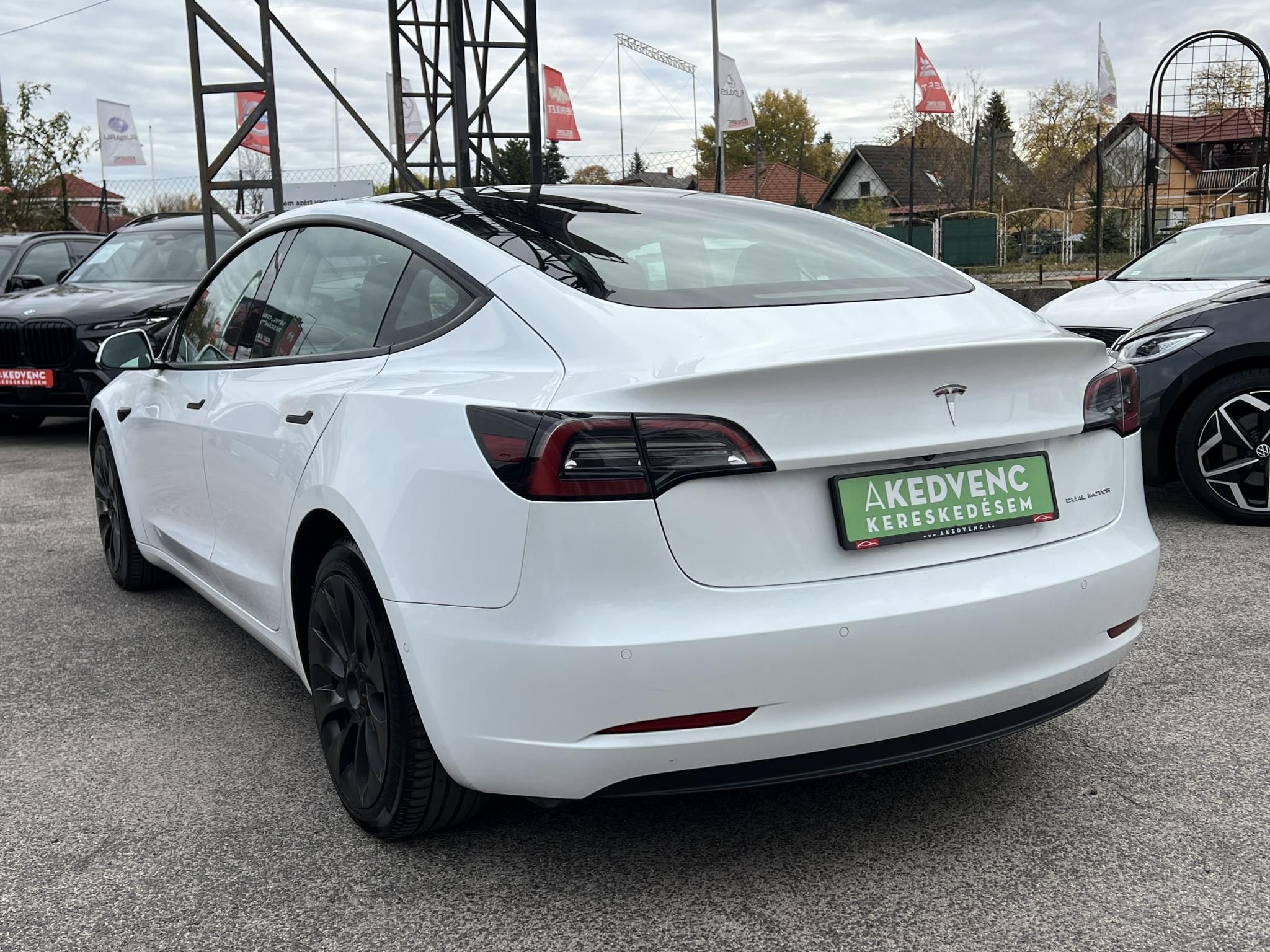TESLA MODEL 3 Long Range AWD (Automata) FACELIFT. hőszivattyú. premium hifi. mátrix LED!