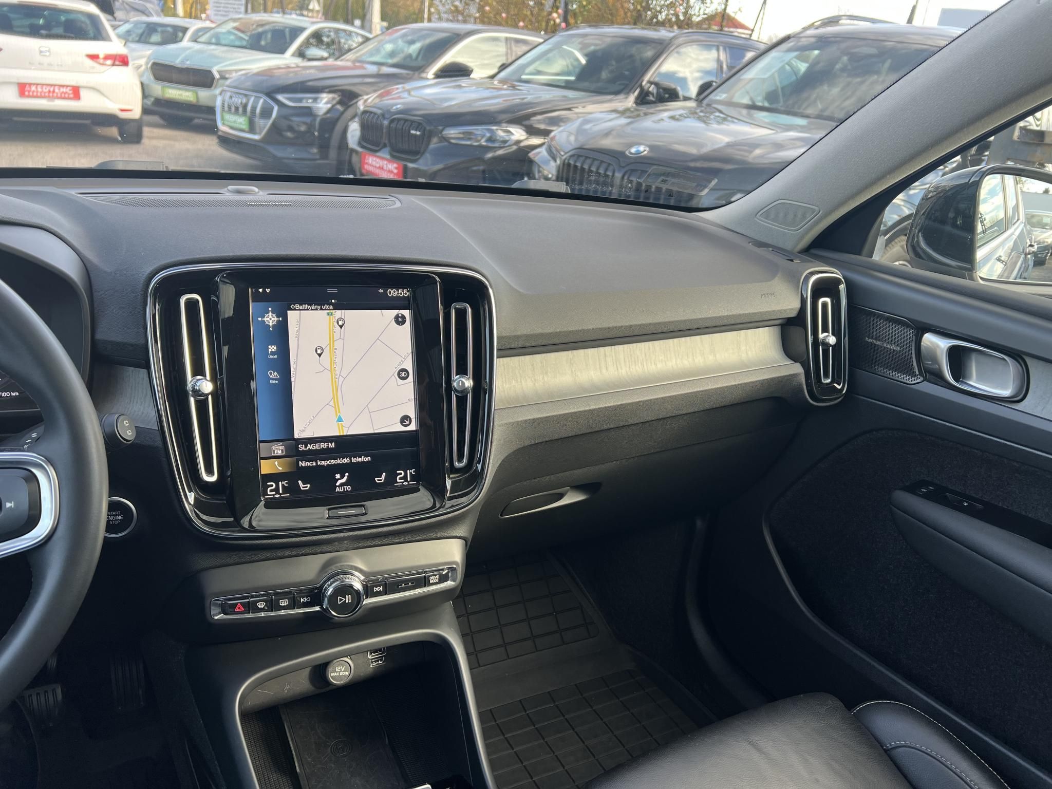 VOLVO XC40 2.0 [B4] MHEV R-Design Geartronic M.o.-i. 1.tul. Márkaszervizelt. Panorámatető Harman/Kardon Carplay Memória