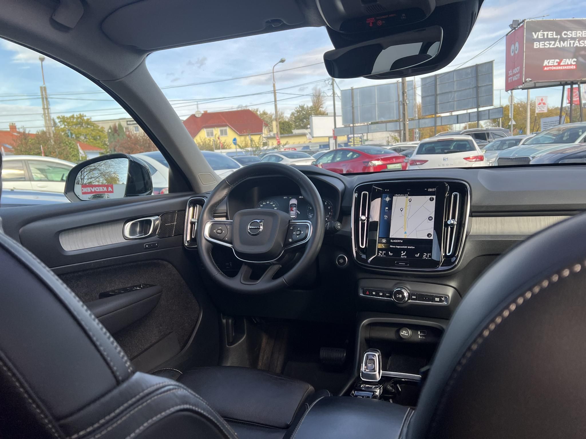VOLVO XC40 2.0 [B4] MHEV R-Design Geartronic M.o.-i. 1.tul. Márkaszervizelt. Panorámatető Harman/Kardon Carplay Memória