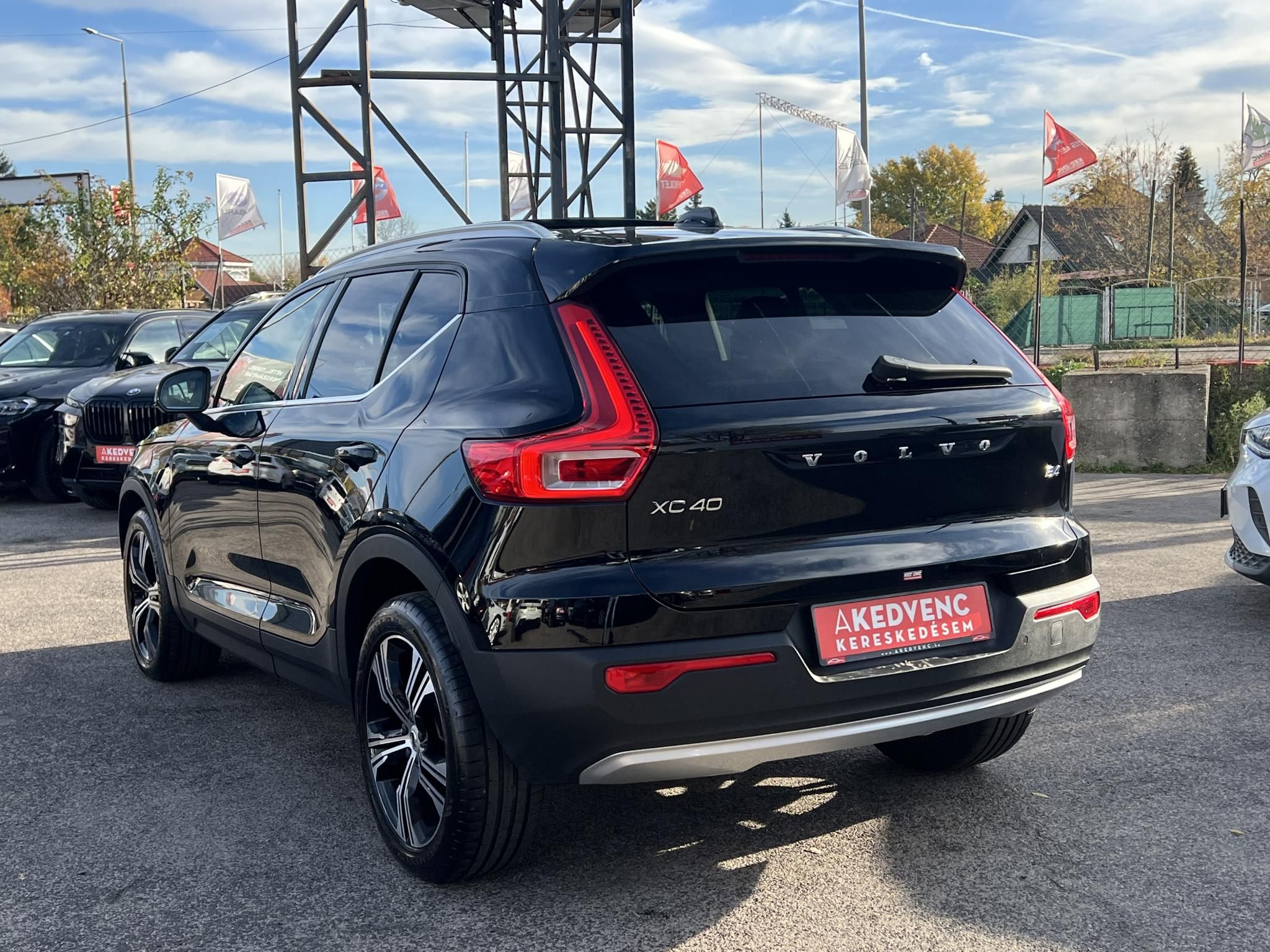 VOLVO XC40 2.0 [B4] MHEV R-Design Geartronic M.o.-i. 1.tul. Márkaszervizelt. Panorámatető Harman/Kardon Carplay Memória