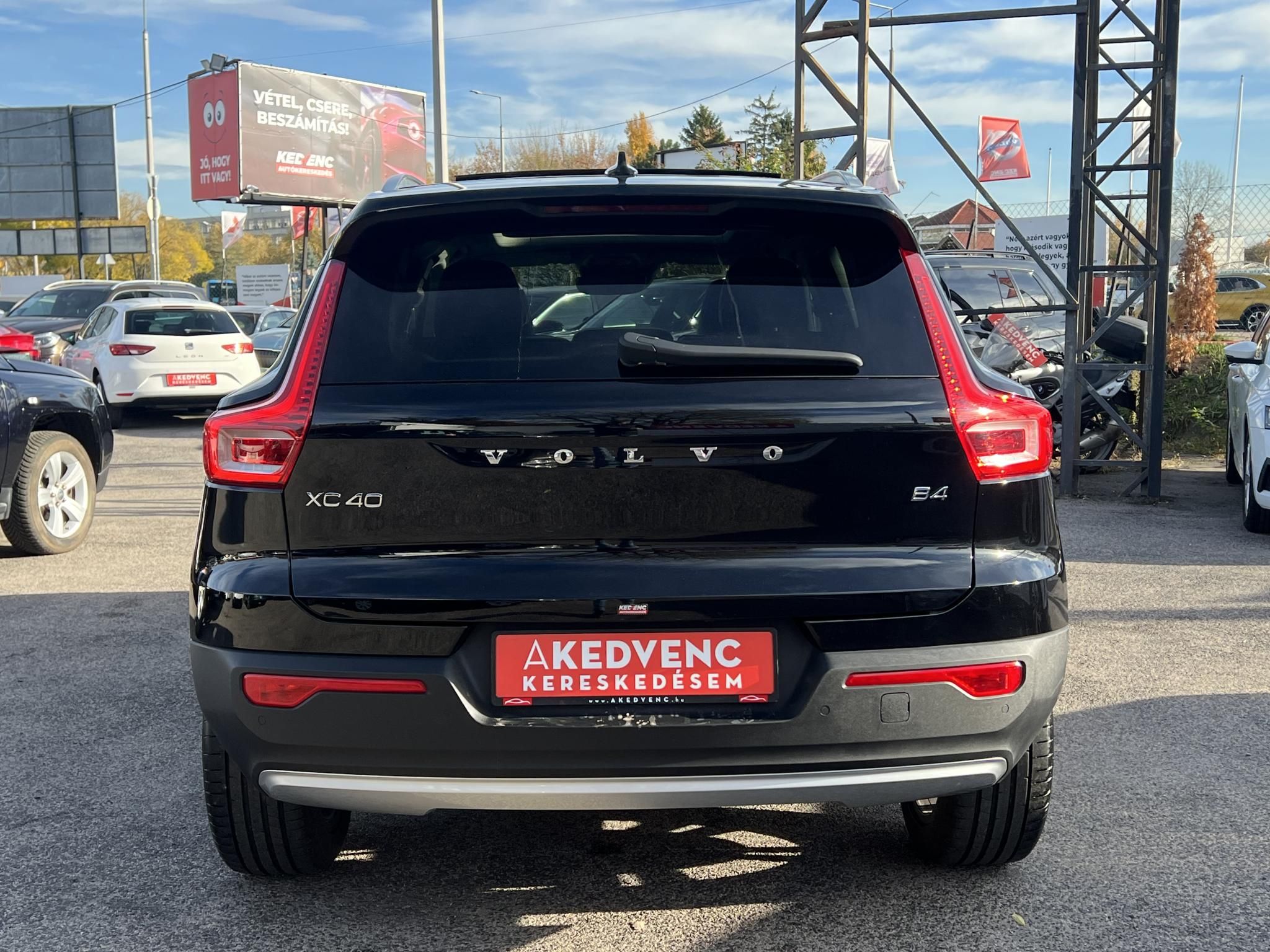 VOLVO XC40 2.0 [B4] MHEV R-Design Geartronic M.o.-i. 1.tul. Márkaszervizelt. Panorámatető Harman/Kardon Carplay Memória