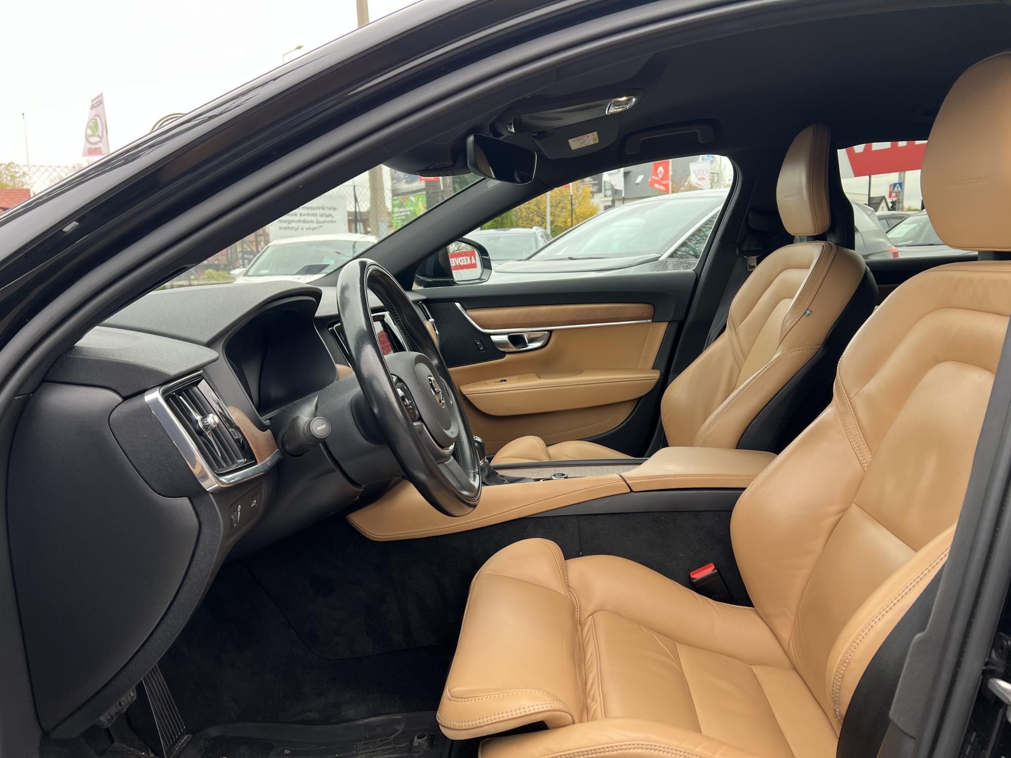 VOLVO V90 2.0 D [D4] Inscription AWD Geartronic Teljes felszereltség. Végig márkaszervizben szervizelt. Téli-nyári gumi!