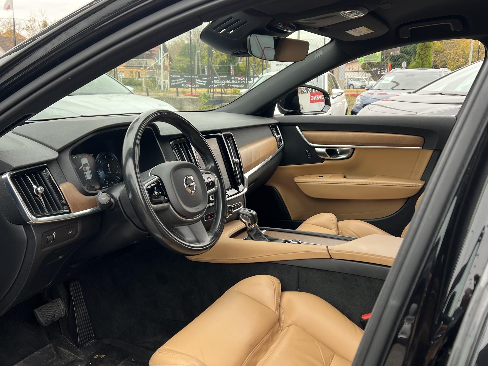 VOLVO V90 2.0 D [D4] Inscription AWD Geartronic Teljes felszereltség. Végig márkaszervizben szervizelt. Téli-nyári gumi!