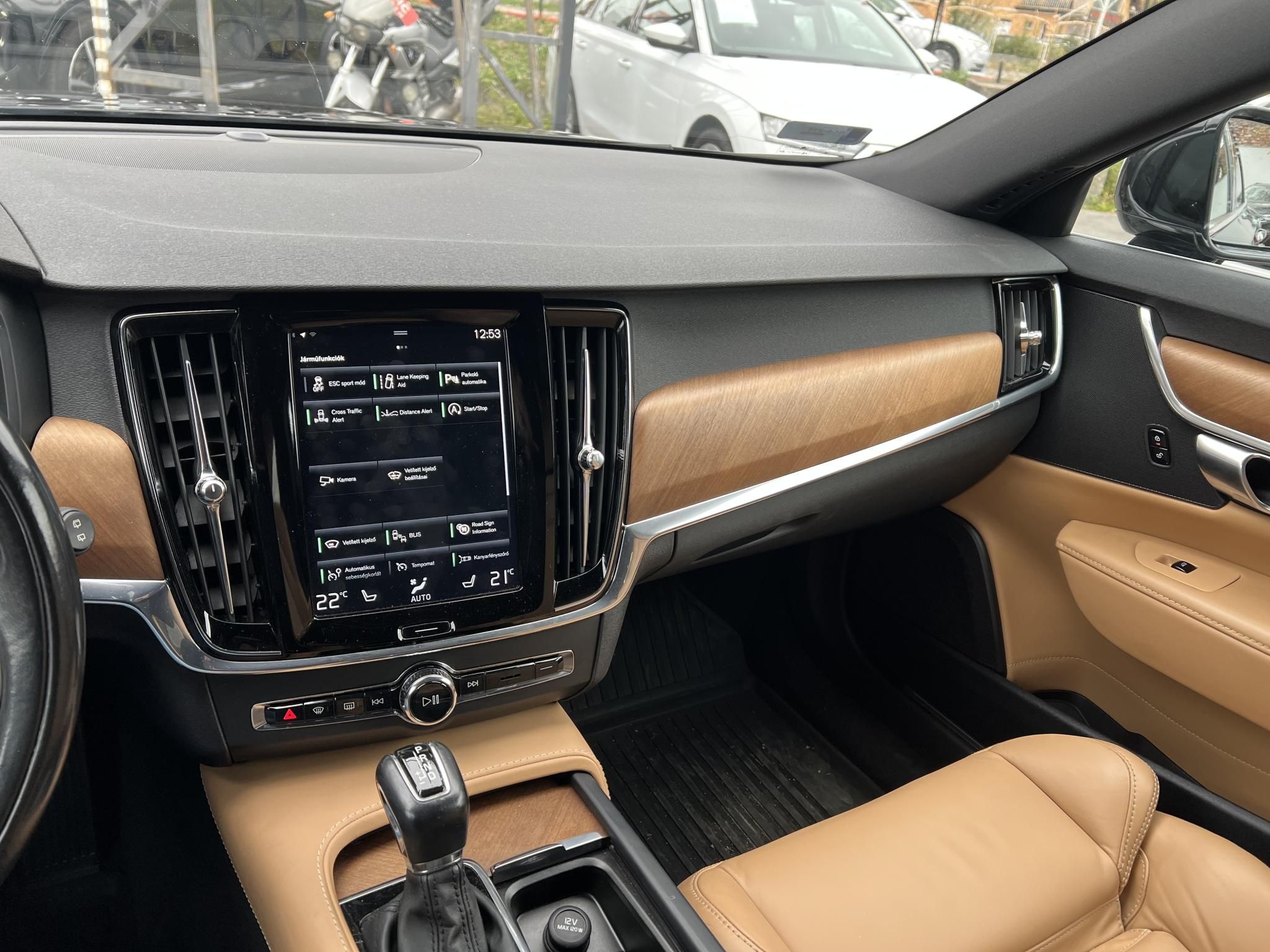 VOLVO V90 2.0 D [D4] Inscription AWD Geartronic Teljes felszereltség. Végig márkaszervizben szervizelt. Téli-nyári gumi!