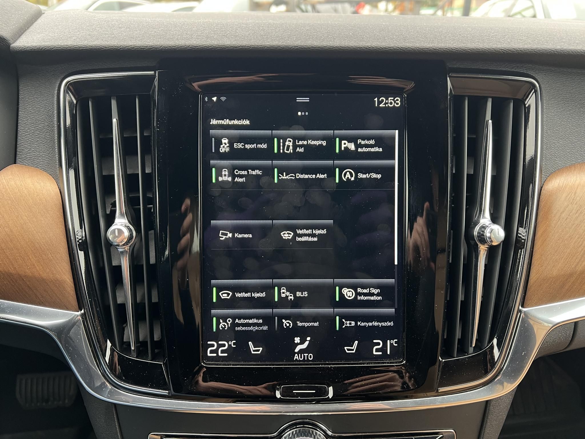 VOLVO V90 2.0 D [D4] Inscription AWD Geartronic Teljes felszereltség. Végig márkaszervizben szervizelt. Téli-nyári gumi!