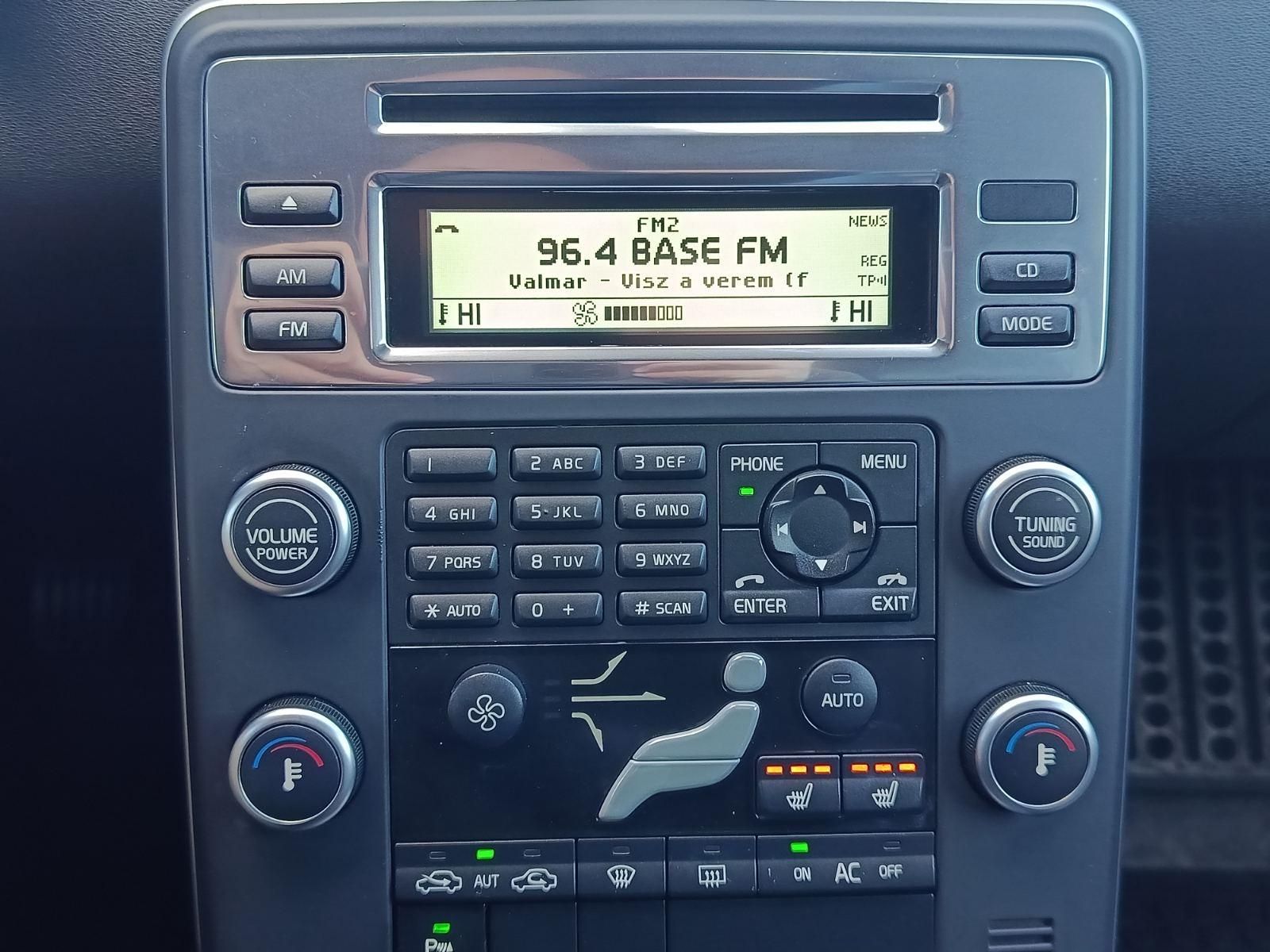 VOLVO V70 2.0 D [D3] Momentum Napfénytető Klíma Tempomat Bluetooth Bőr belső!