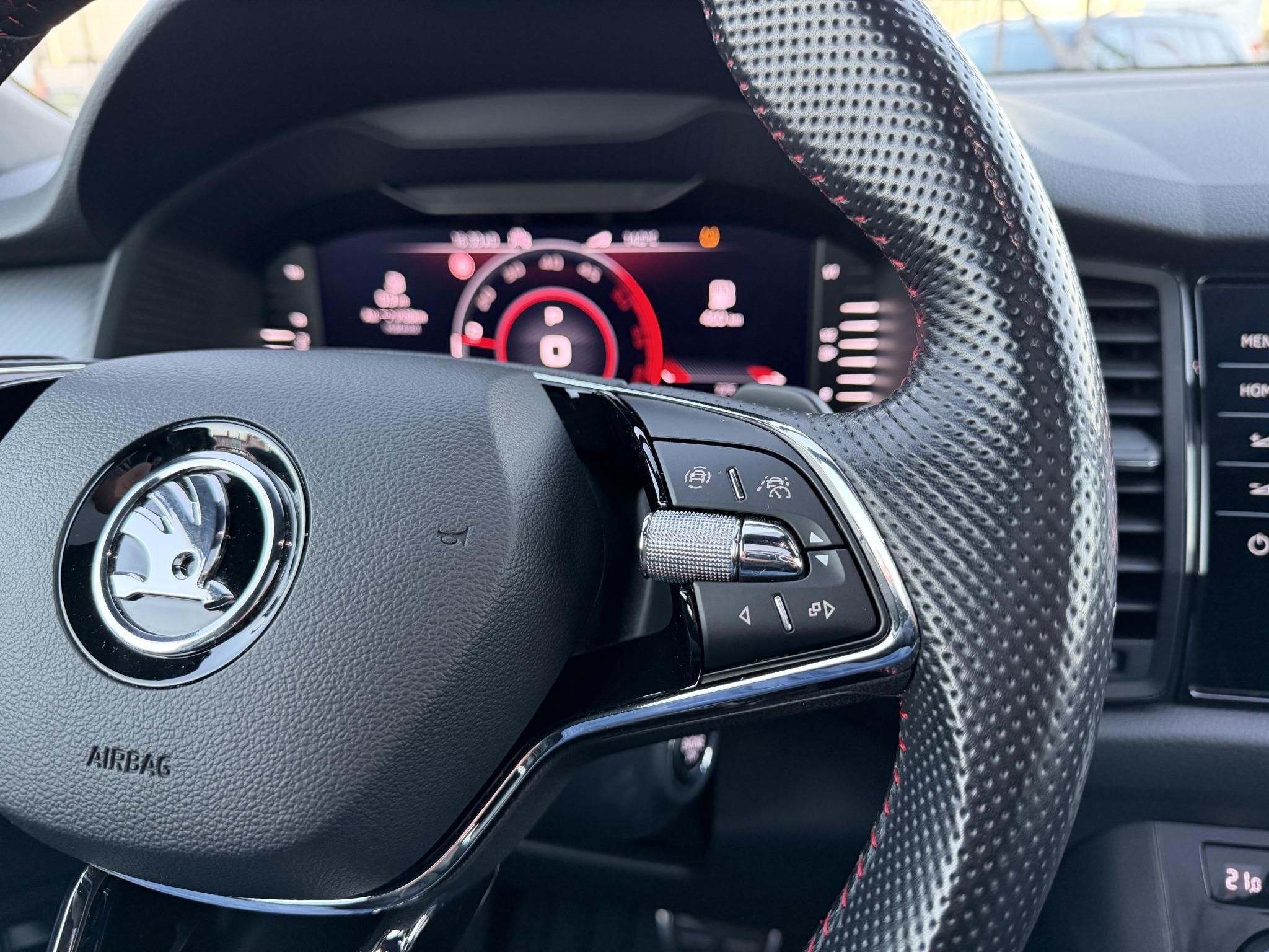 SKODA KODIAQ 2.0 TDI SCR RS 4x4 DSG [7 személy] Magyarországi. Végig márkaszervizelt. Teljes felszereltség!