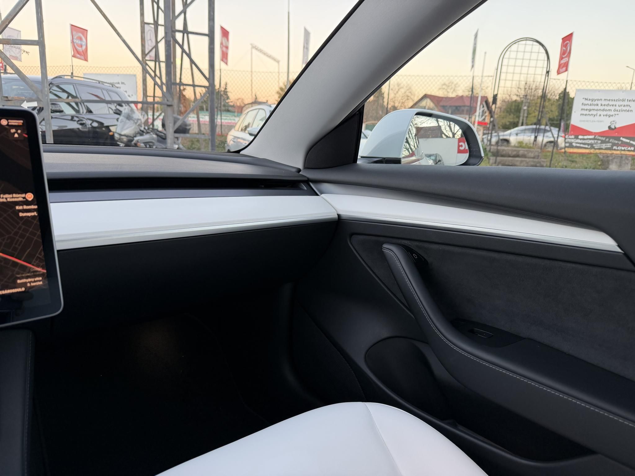TESLA MODEL 3 Long Range AWD (Automata) 75e km. FEHÉR BELSŐ!