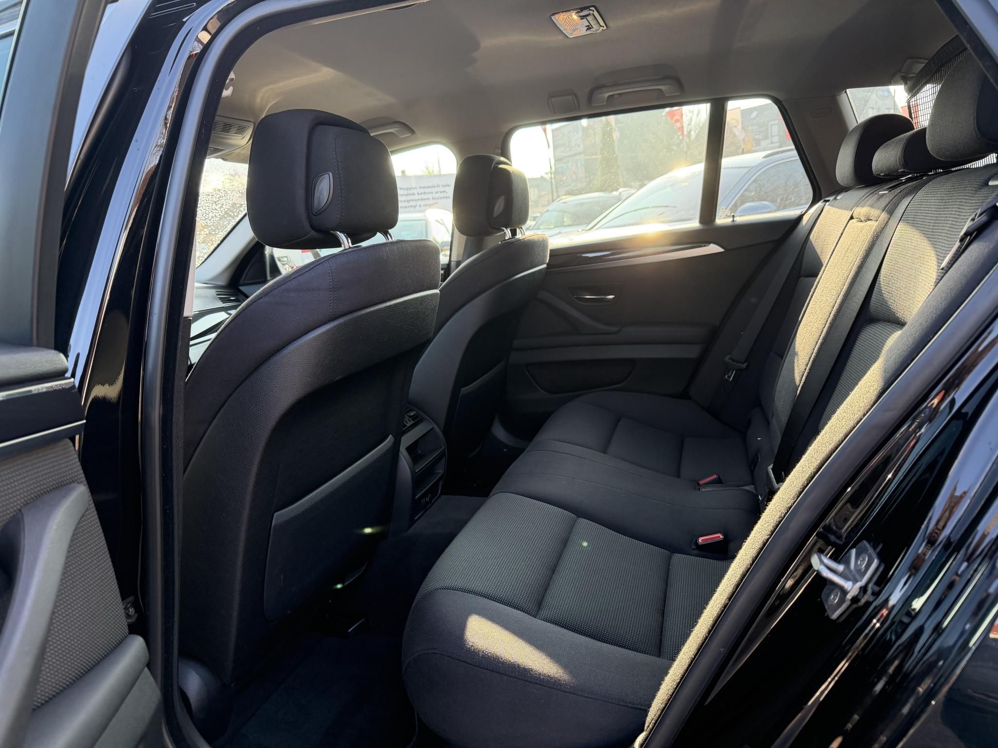 BMW 525d xDrive Touring (Automata) Xenon Tempomat Ülésfűtés PDC Navi Vezérlés cserélve!