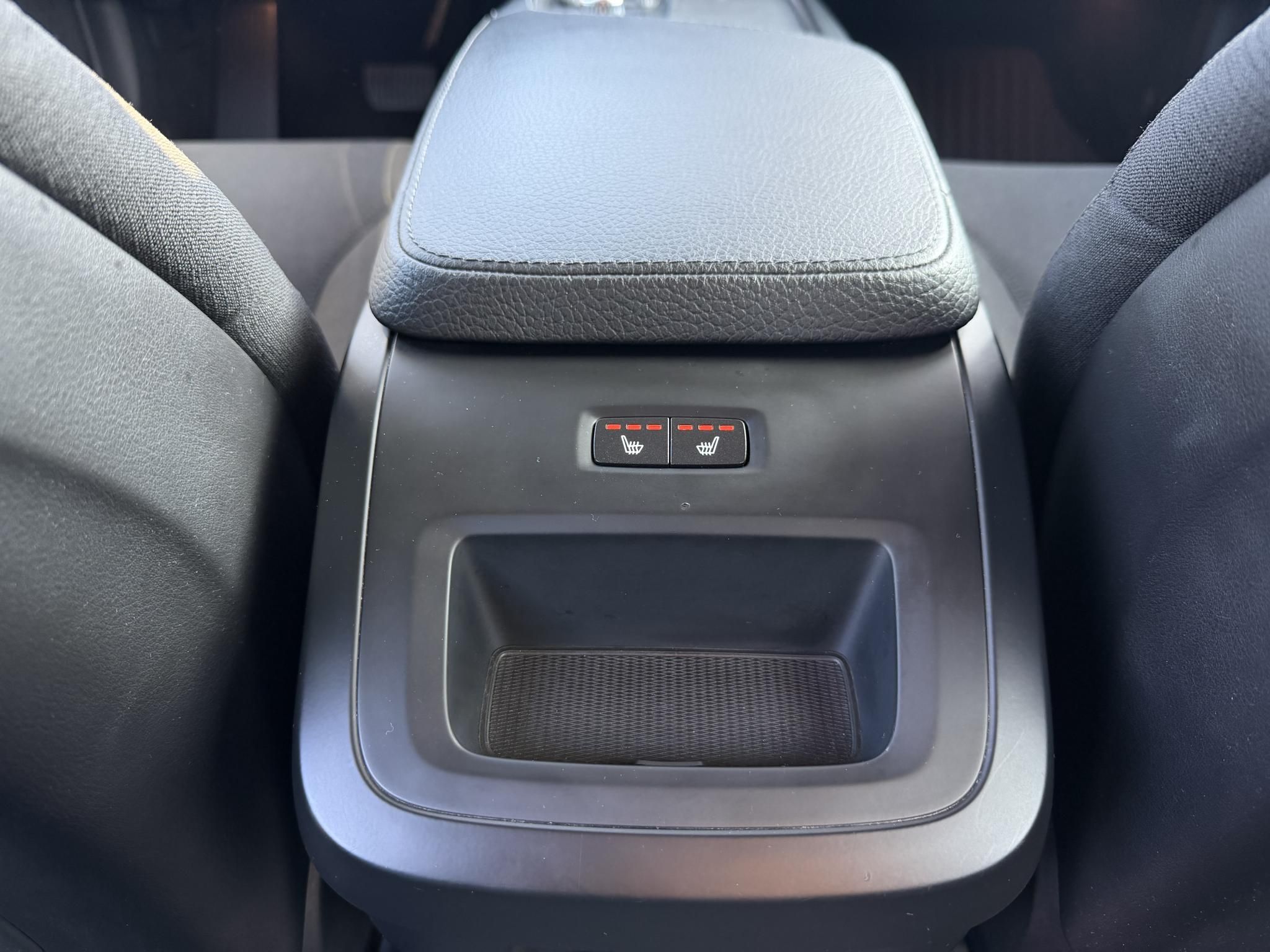 VOLVO V90 2.0 D [D4] Kinetic Geartronic LED Távtartó Vonóhorog Kormányfűtés Bluetooth Ülésfűtés Szervizelt!