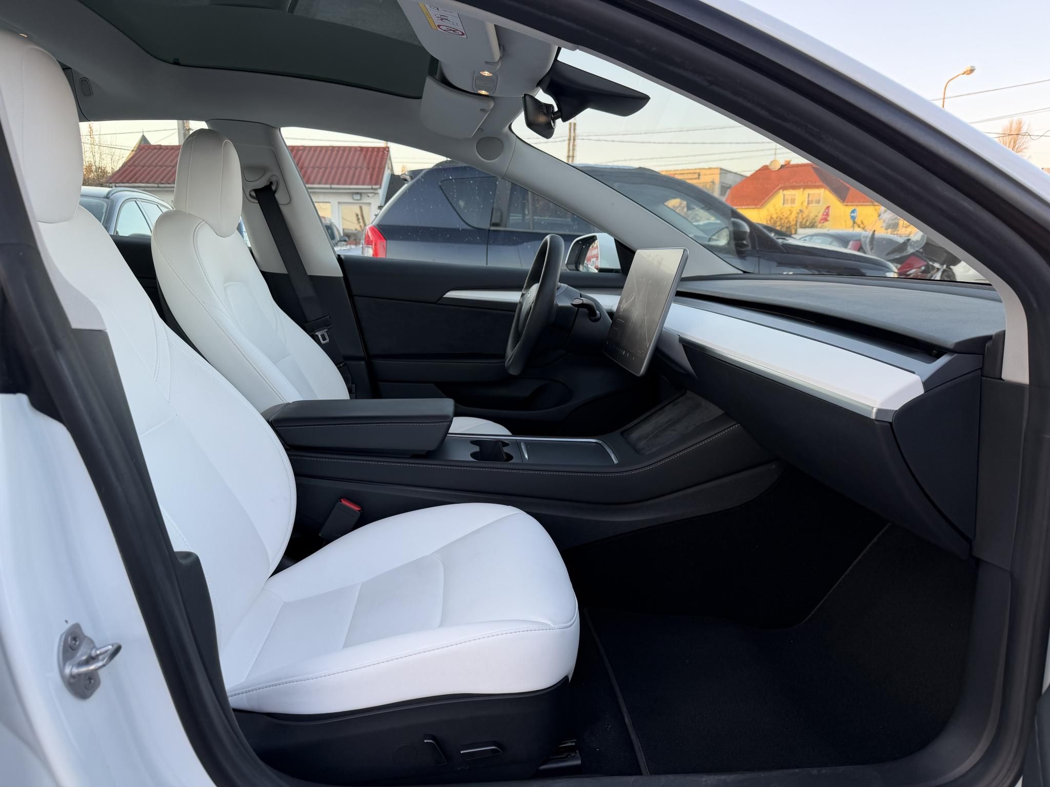 TESLA MODEL 3 Long Range AWD (Automata) 109e km. FEHÉR BELSŐ. garanciális. mátrix LED. hőszivattyú. premium hifi!