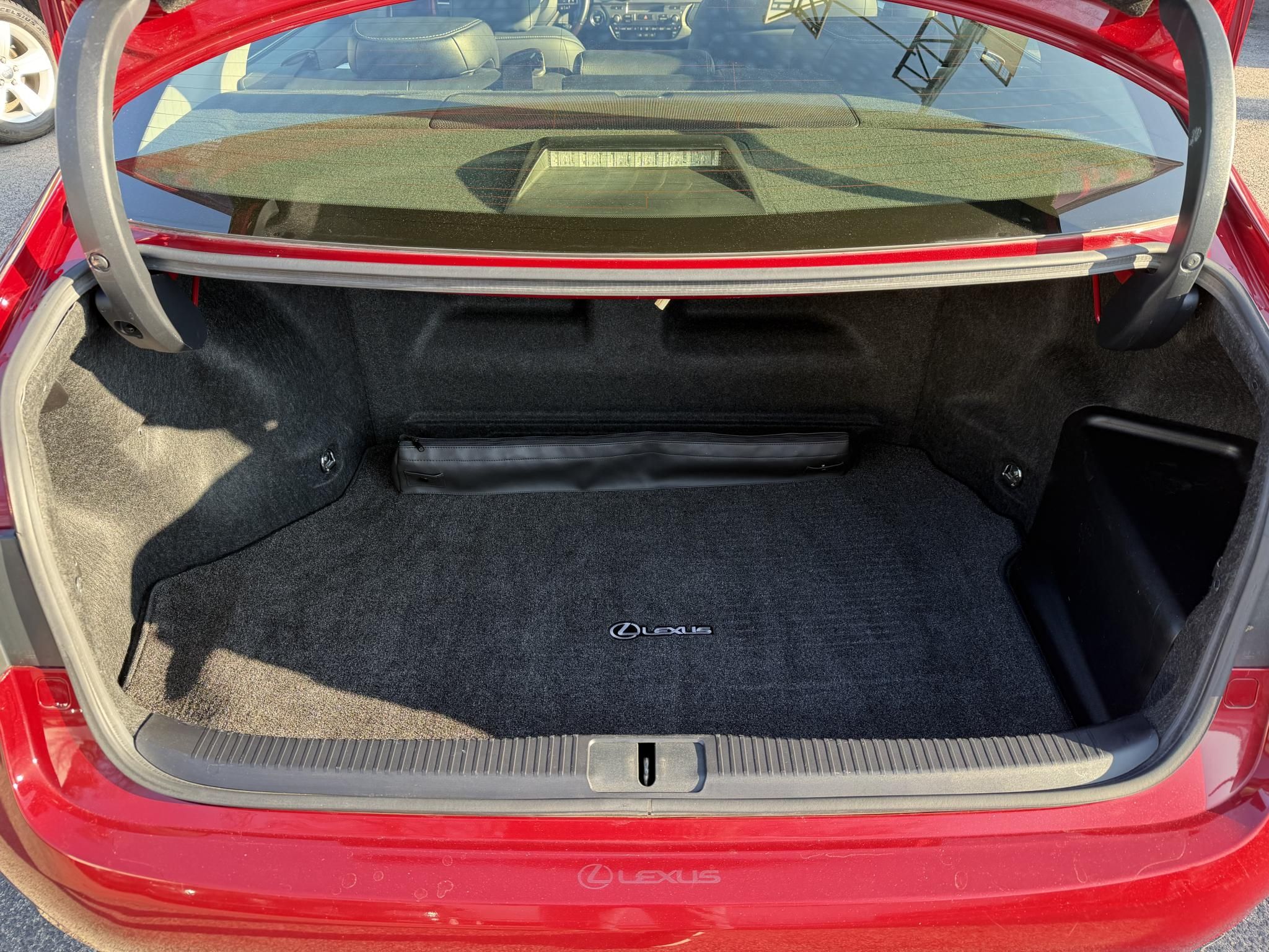 LEXUS ES 300H 112e km. Fakormány. ülésszellőzés. kormányfűtés. kamera. roló!