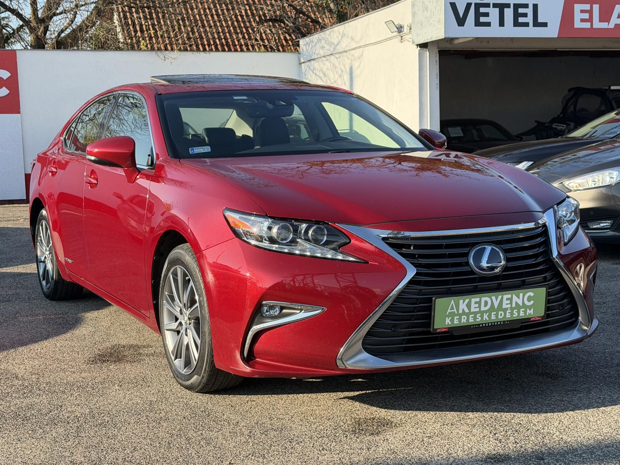 LEXUS ES 300H 112e km. Fakormány. ülésszellőzés. kormányfűtés. kamera. roló!