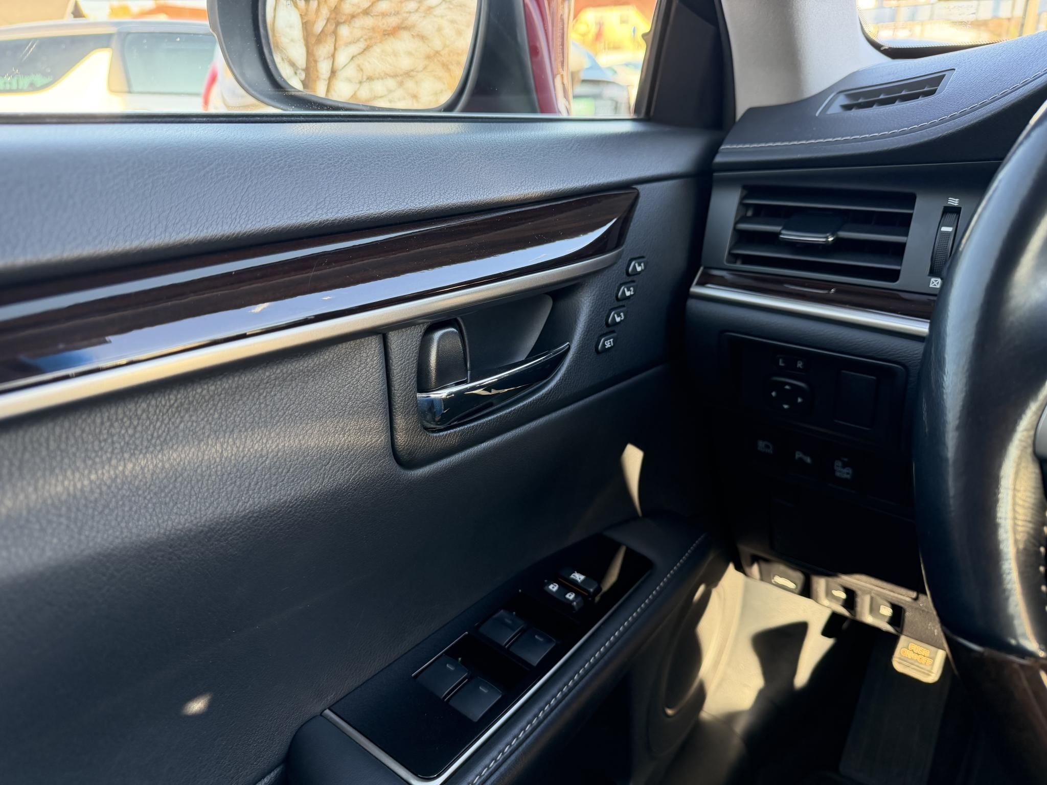 LEXUS ES 300H 112e km. Fakormány. ülésszellőzés. kormányfűtés. kamera. roló!