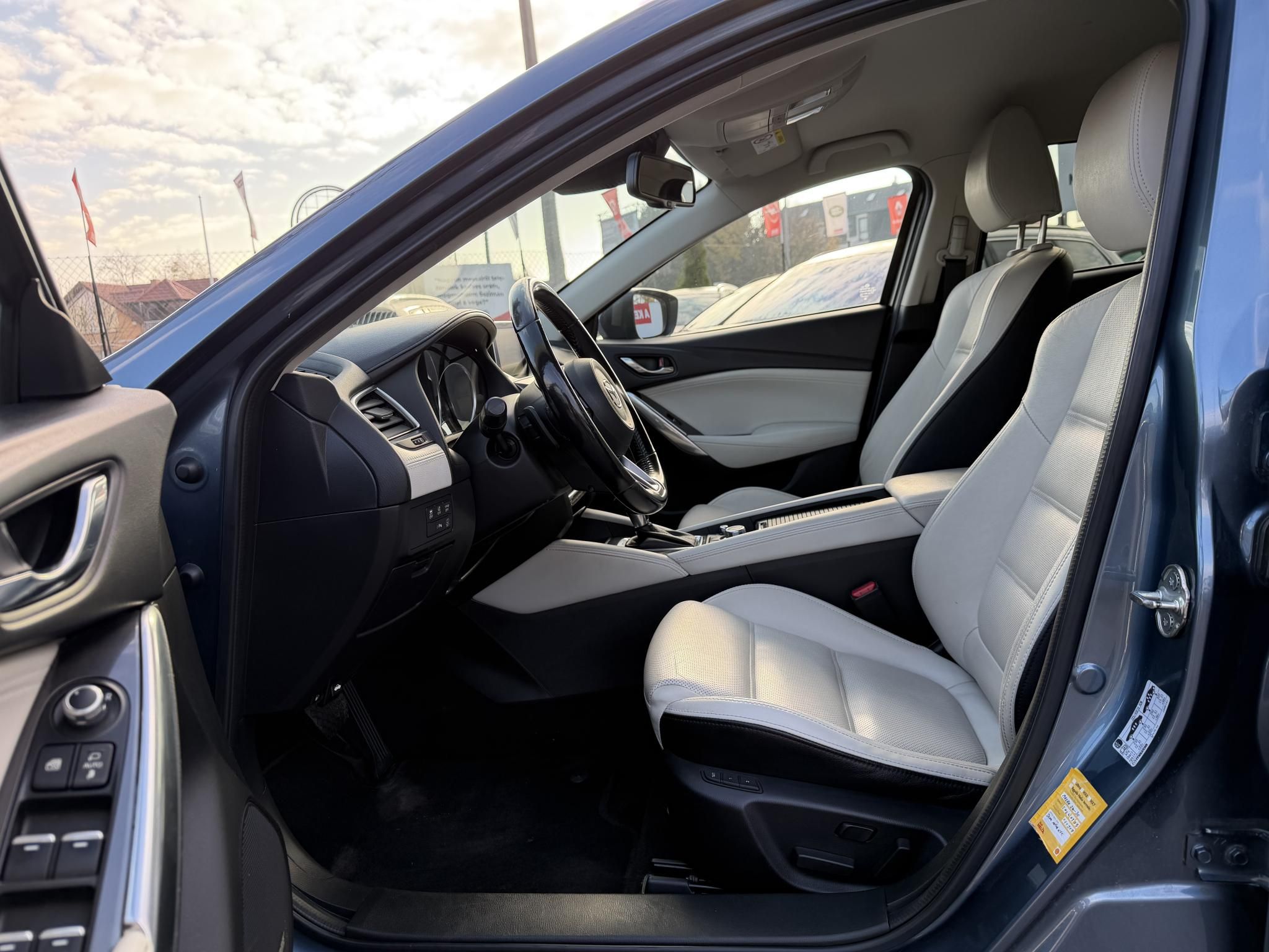 MAZDA 6 Sportkombi 2.2 CD AWD Revolution Top (Automata) M.o.-i. Teljes felszereltség! Xenon BOSE Vajbőr belső HUD Memória Vonóhorog