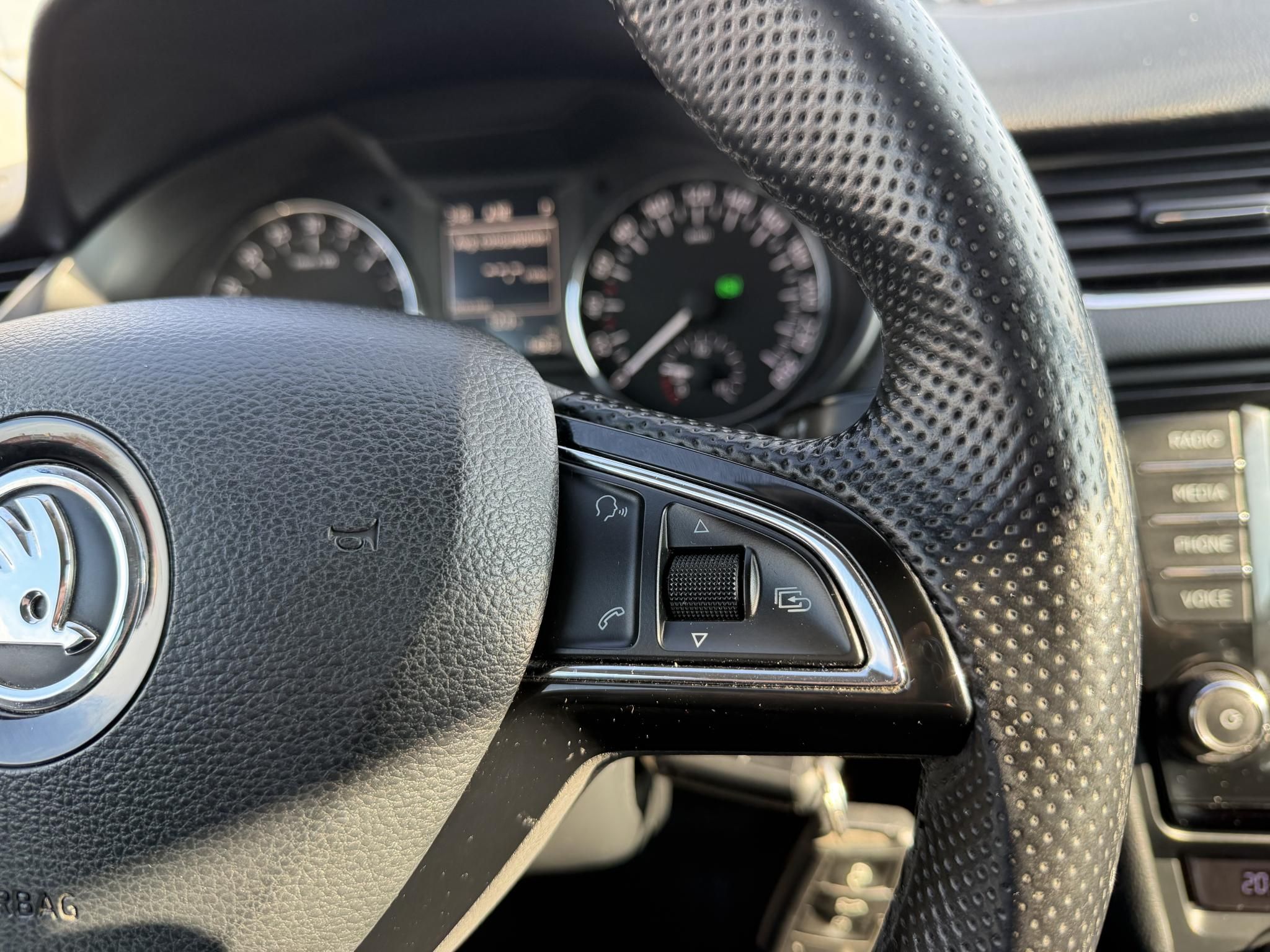 SKODA OCTAVIA 1.6 CR TDI Elegance DSG Magyarországi Xenon Tempomat Navi Ülésfűtés Digitklíma