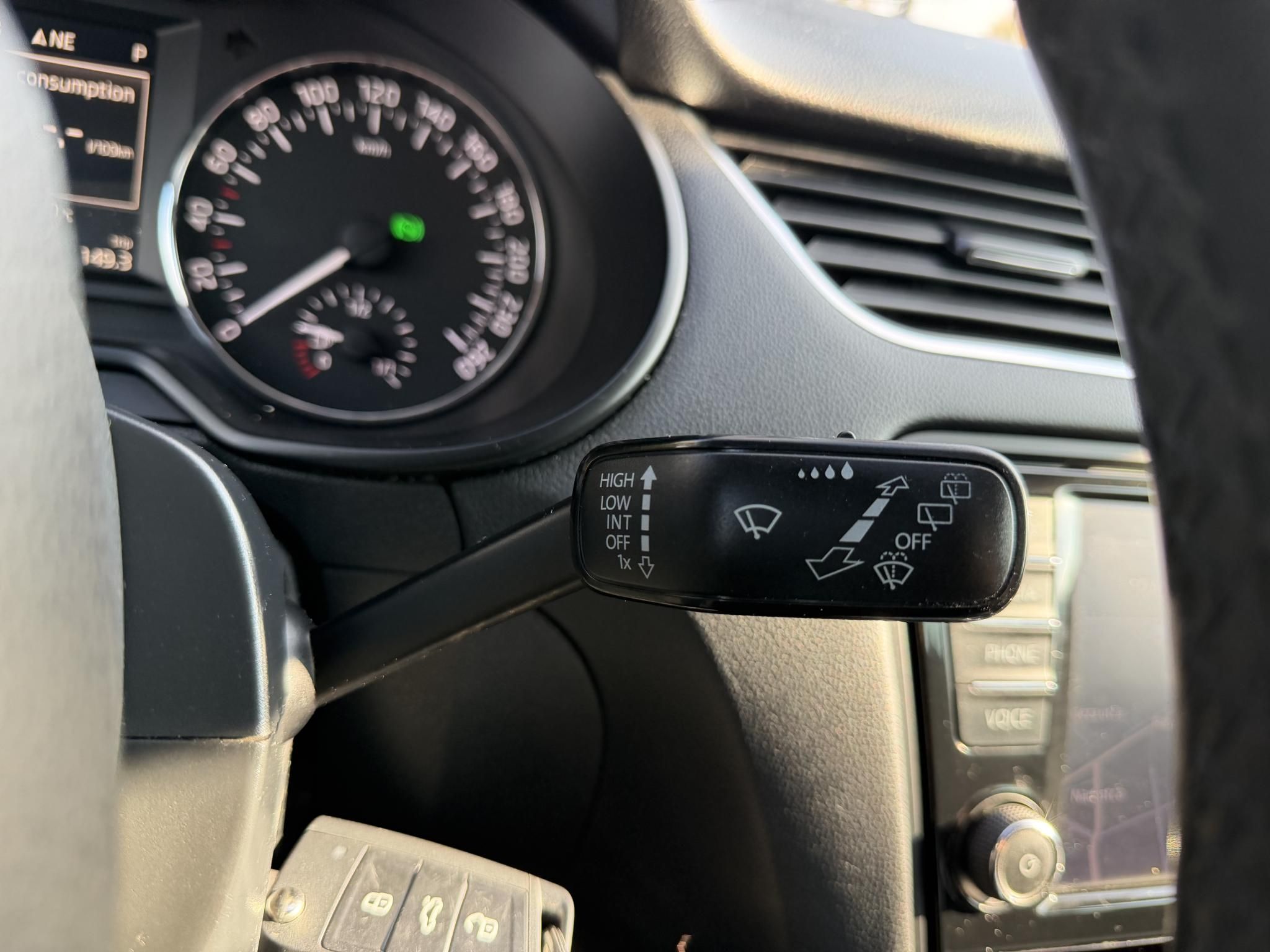 SKODA OCTAVIA 1.6 CR TDI Elegance DSG Magyarországi Xenon Tempomat Navi Ülésfűtés Digitklíma