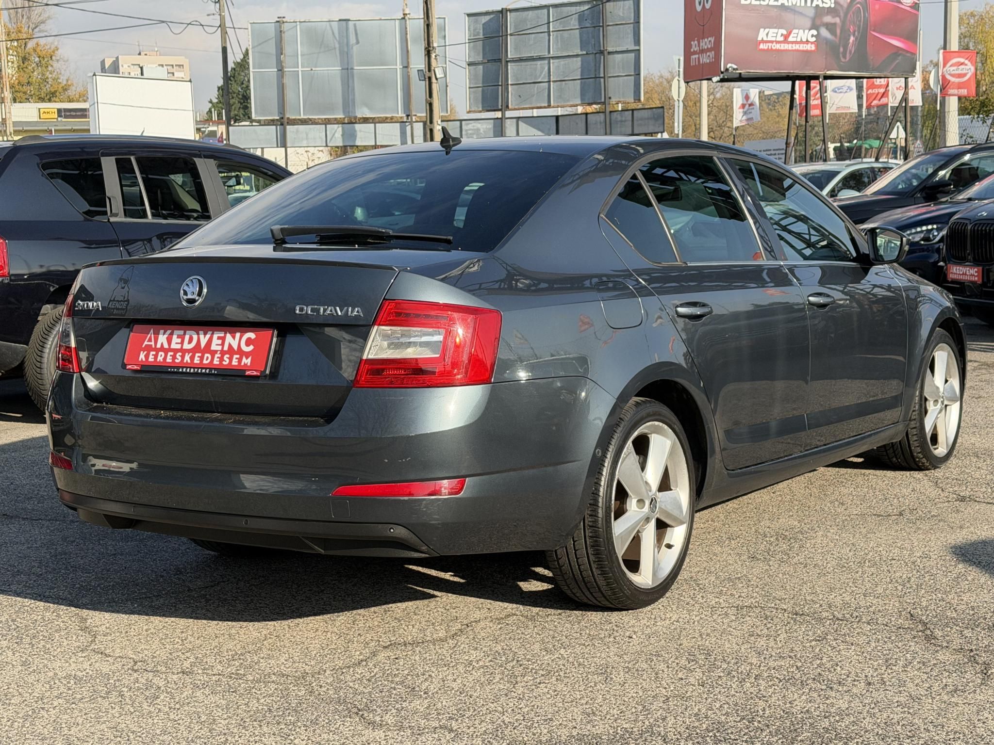 SKODA OCTAVIA 1.6 CR TDI Elegance DSG Magyarországi Xenon Tempomat Navi Ülésfűtés Digitklíma