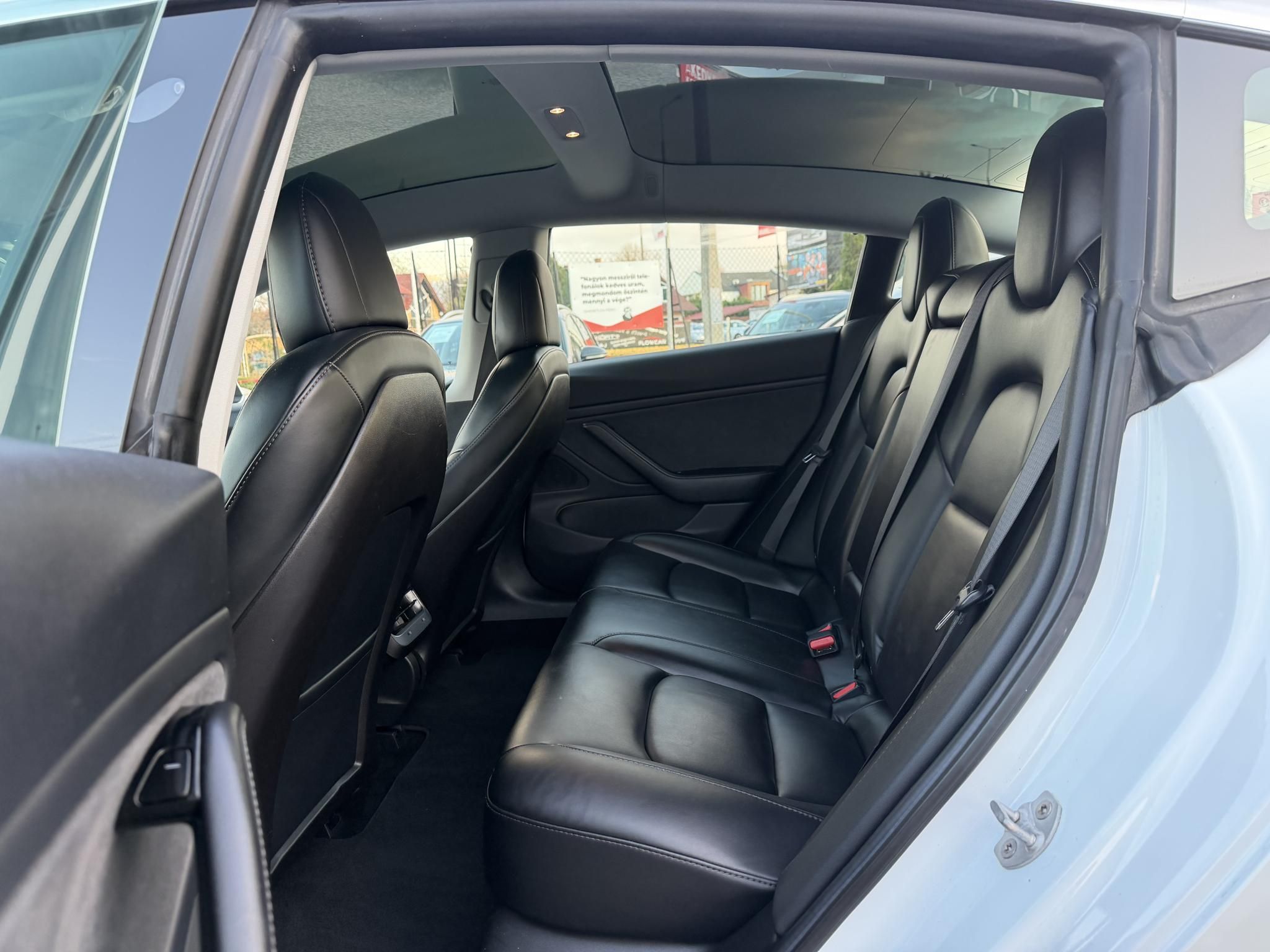 TESLA MODEL 3 Long Range AWD (Automata) Azonnal elvihető. Magyar rendszámos!