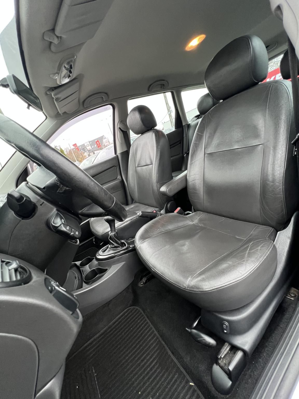 FORD FOCUS 1.6 Ghia Friss vizsga vonóhorog bőr belső!